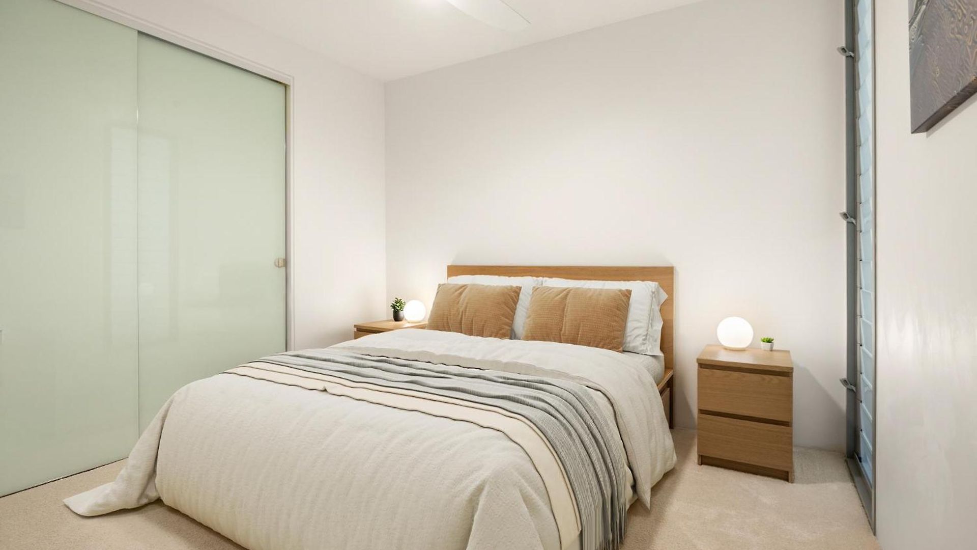 Riverside Lux 2bed 2bath Parking