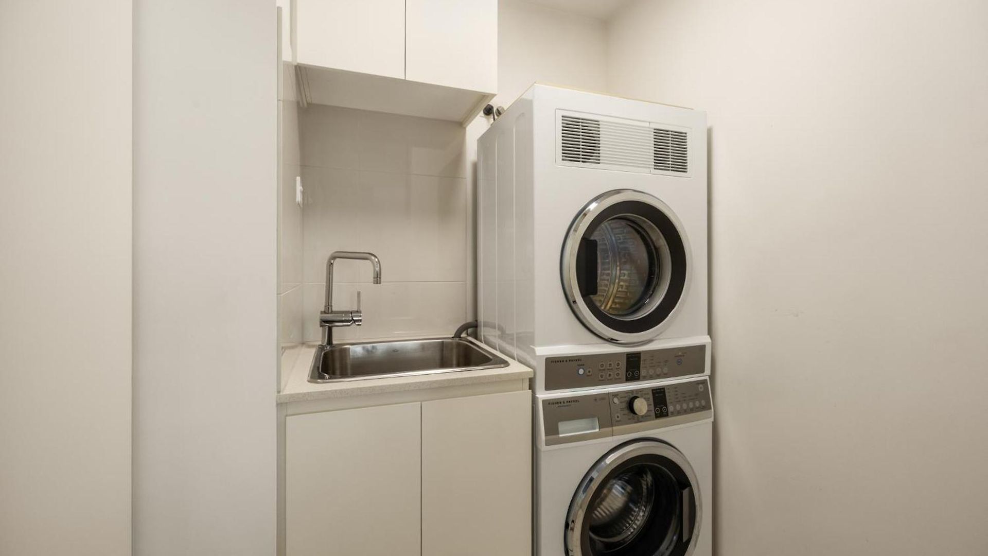 Riverside Lux 2bed 2bath Parking Apartment Brisbane