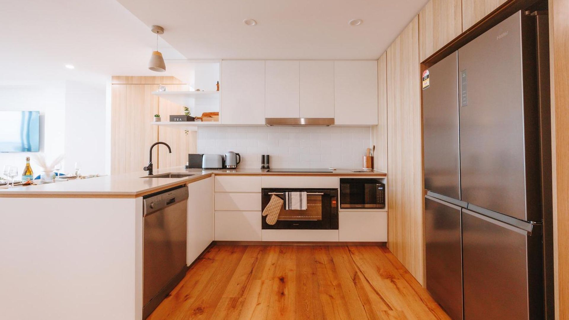 3-bedroom With Sea View, Rooftop Pool, Study & Free Parking Apartment *