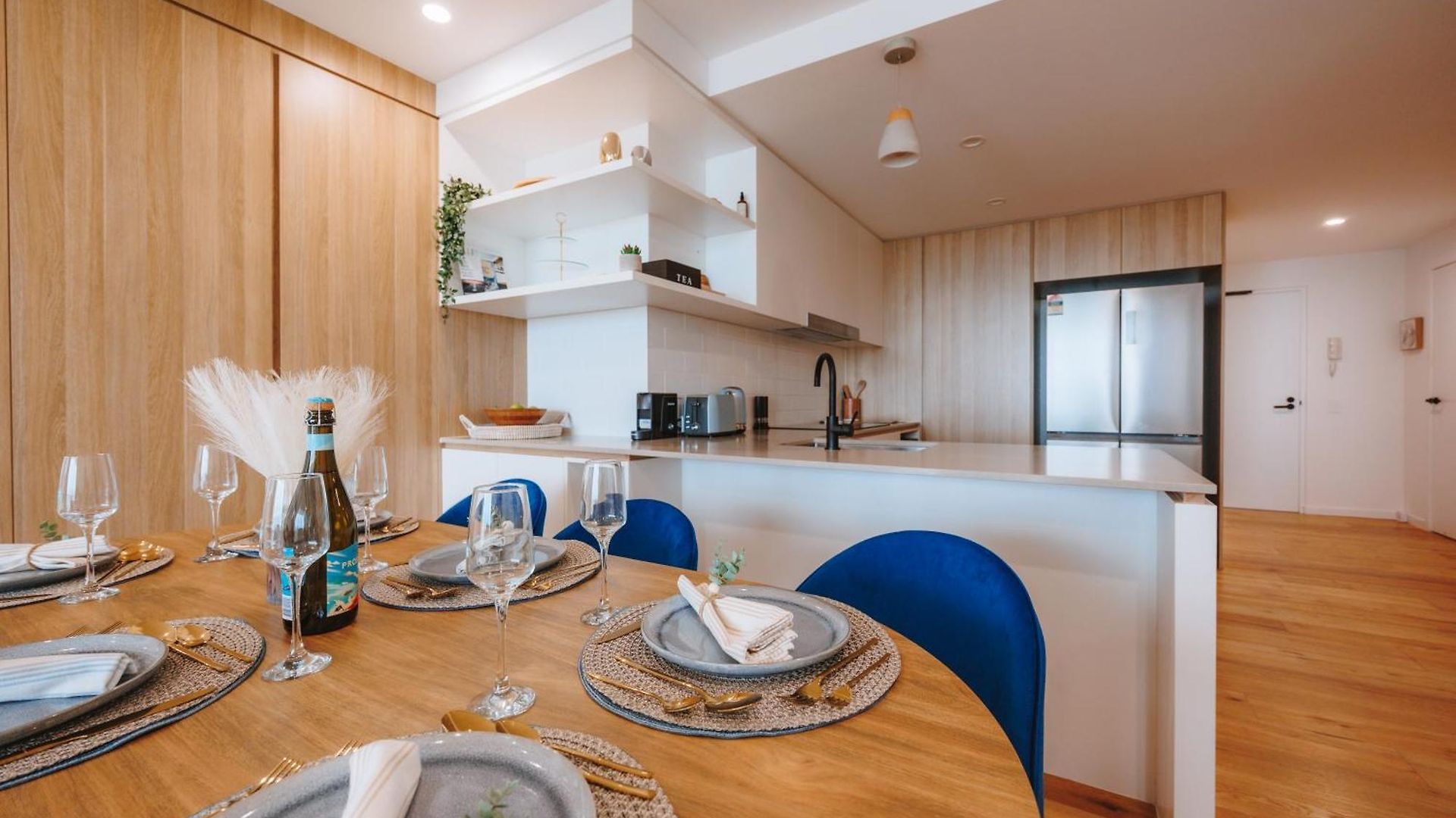3-bedroom With Sea View, Rooftop Pool, Study & Free Parking Apartment Brisbane