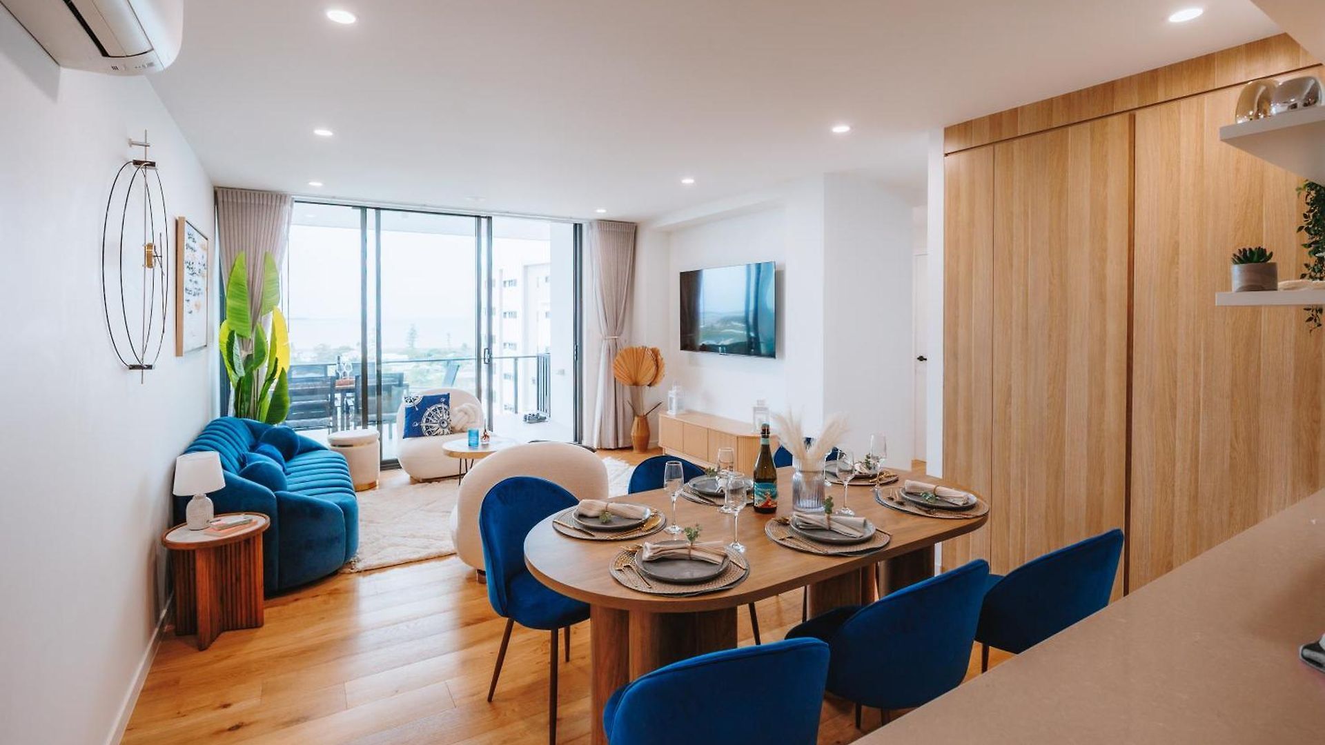 3-bedroom With Sea View, Rooftop Pool, Study & Free Parking Apartment Brisbane