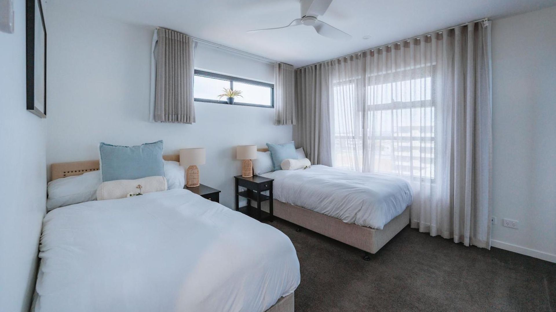 3-bedroom With Sea View, Rooftop Pool, Study & Free Parking Apartment