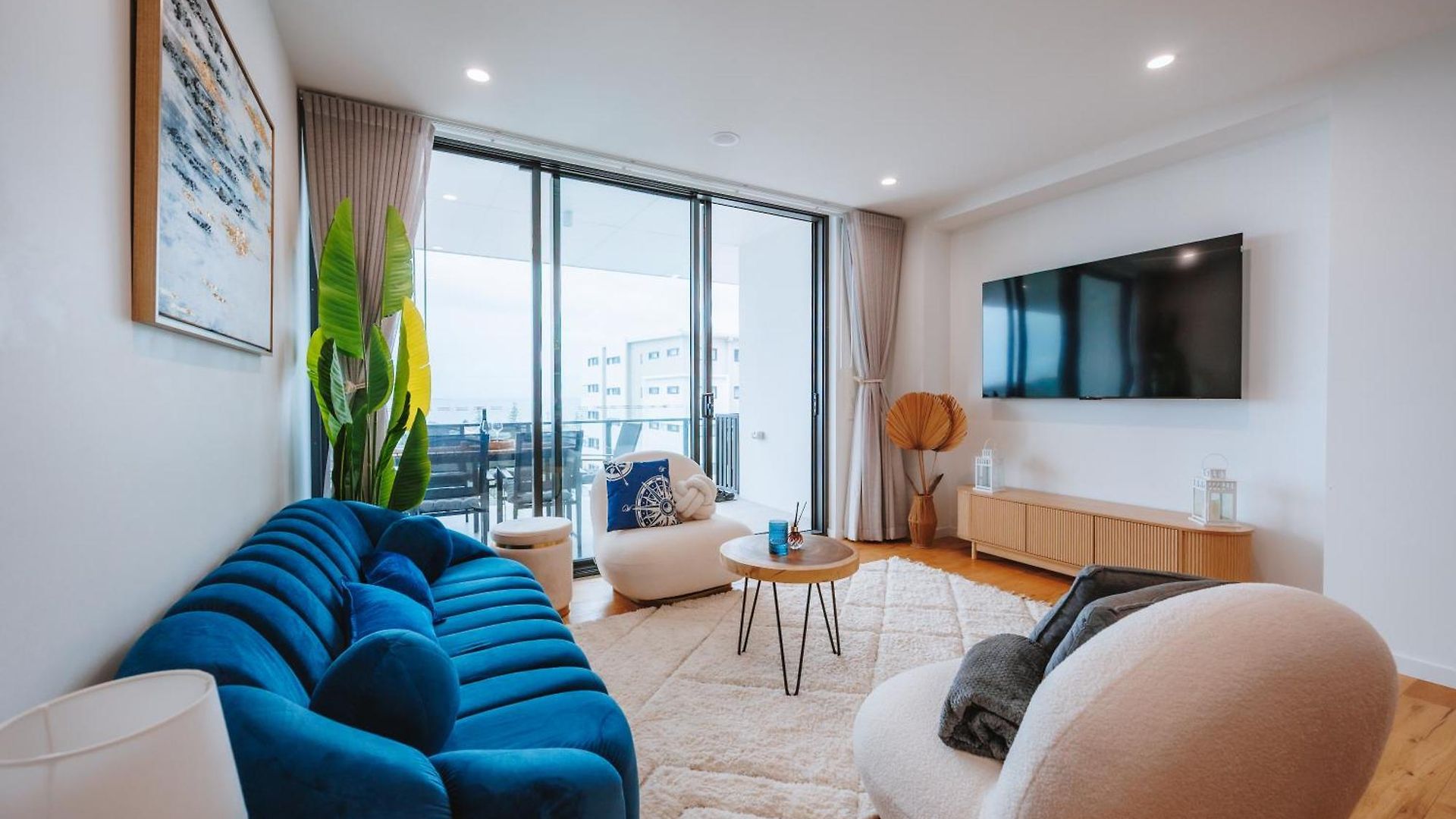 Apartment 3-bedroom With Sea View, Rooftop Pool, Study & Free Parking