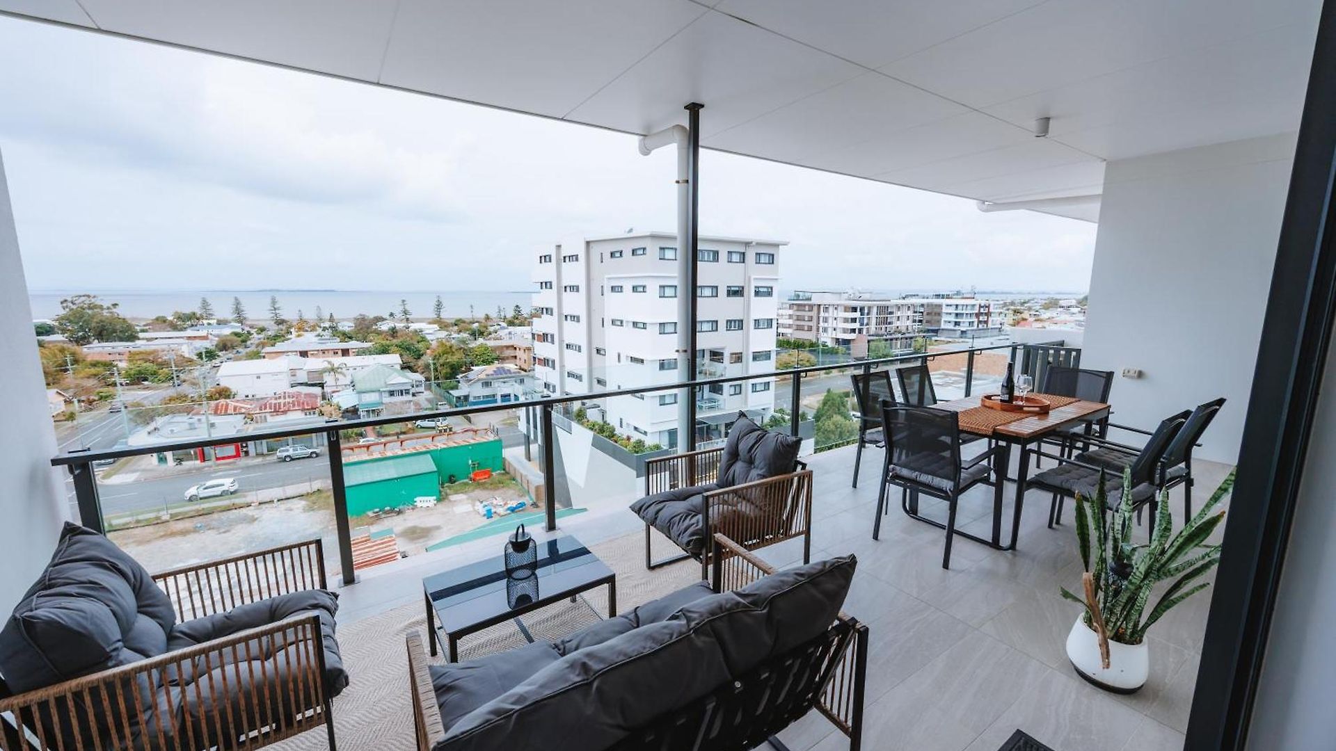 Apartment 3-bedroom With Sea View, Rooftop Pool, Study & Free Parking Brisbane