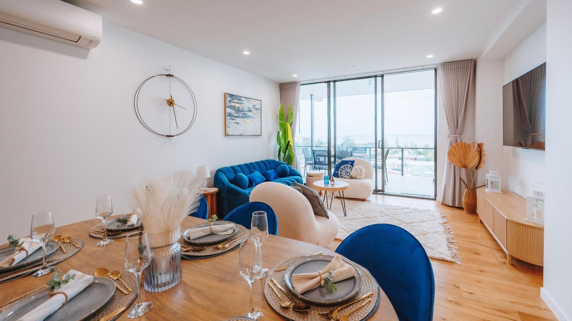 3-bedroom With Sea View, Rooftop Pool, Study & Free Parking Apartment
