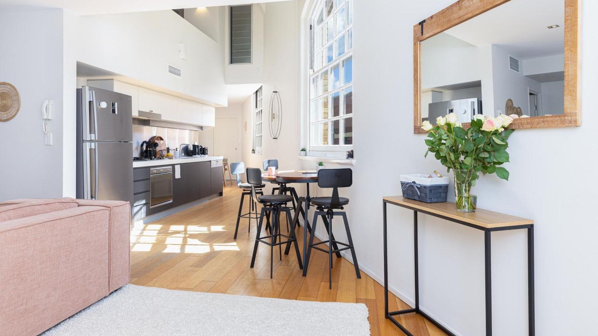 Stylish Heritage 2br Loft Near And River With Pool And Free Parking Apartment