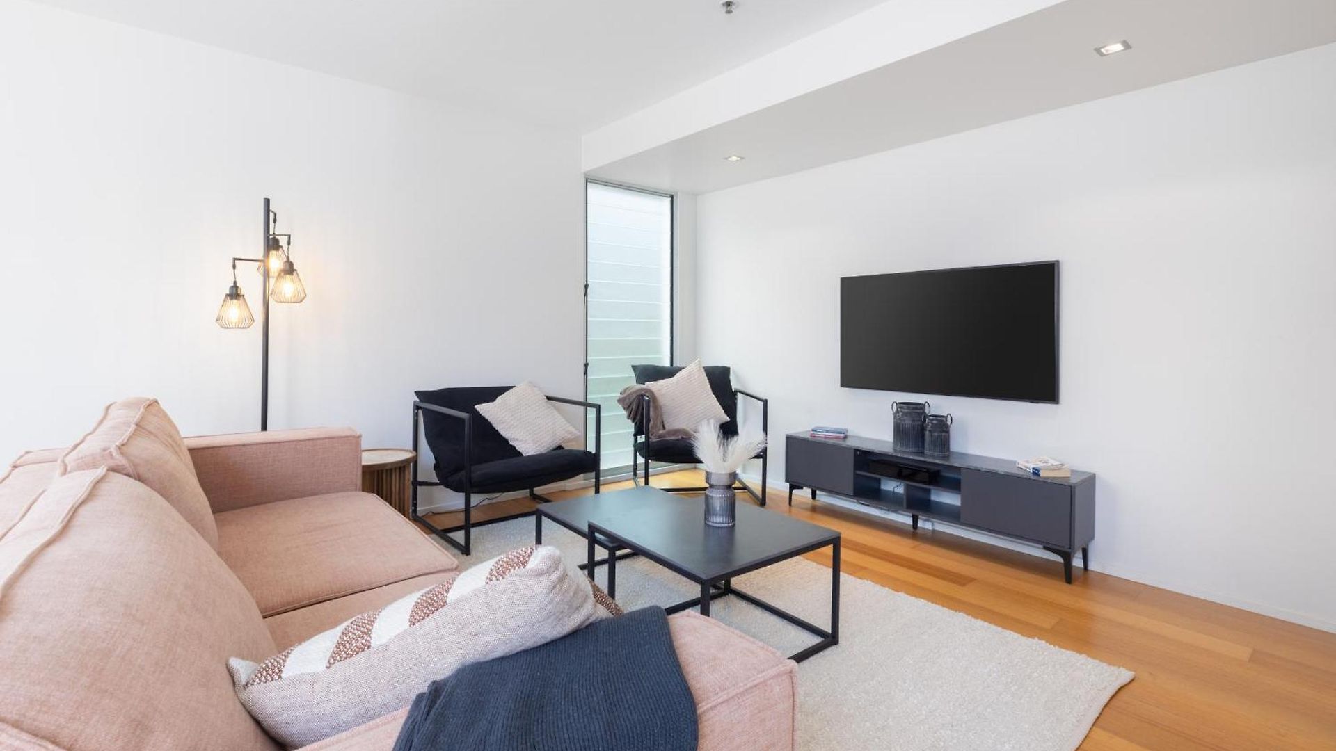 Stylish Heritage 2br Loft Near And River With Pool And Free Parking *