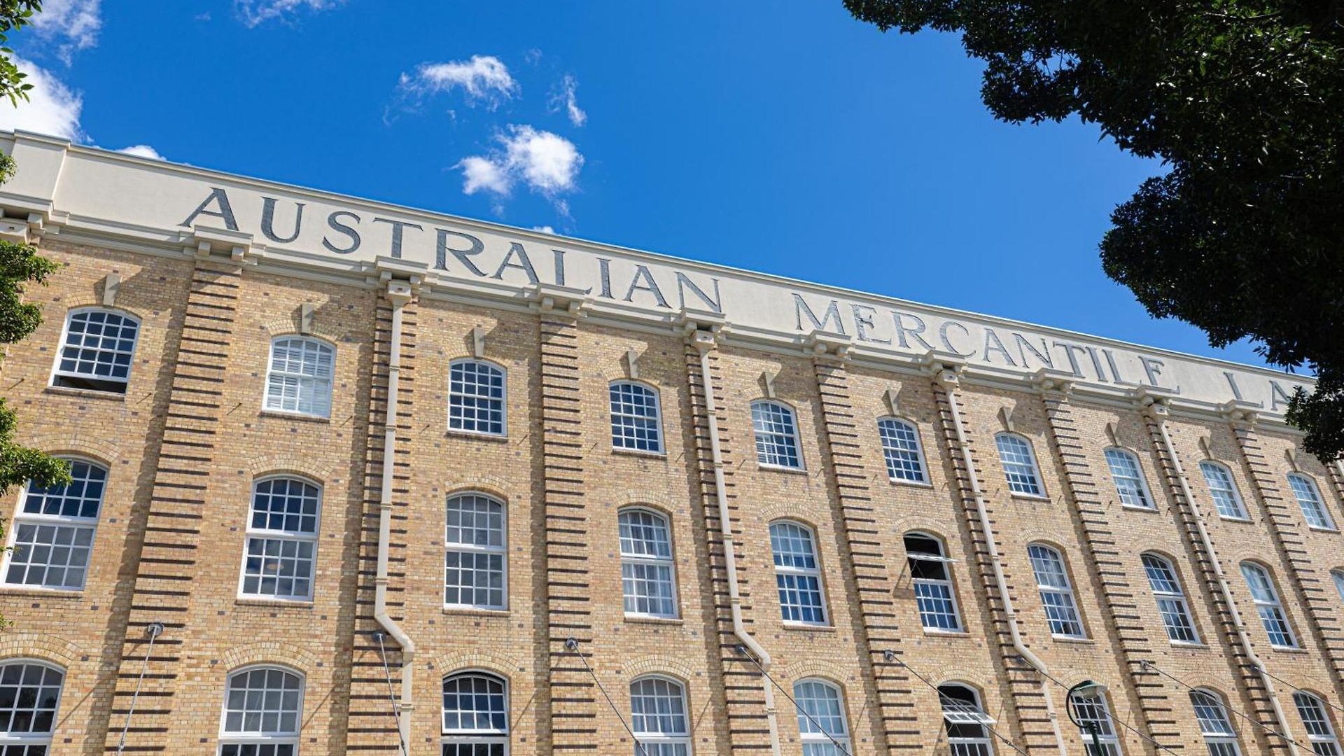 Stylish Heritage 2br Loft Near And River With Pool And Free Parking Brisbane