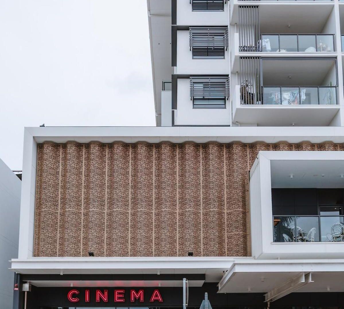 3-bedroom With Sea View, Rooftop Pool, Study & Free Parking Apartment Brisbane