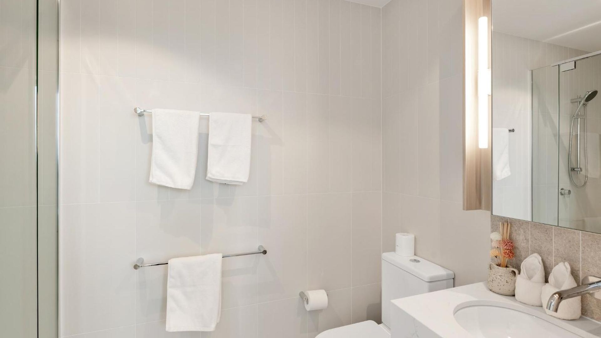 Qw Riverside Luxe By Independent Host *