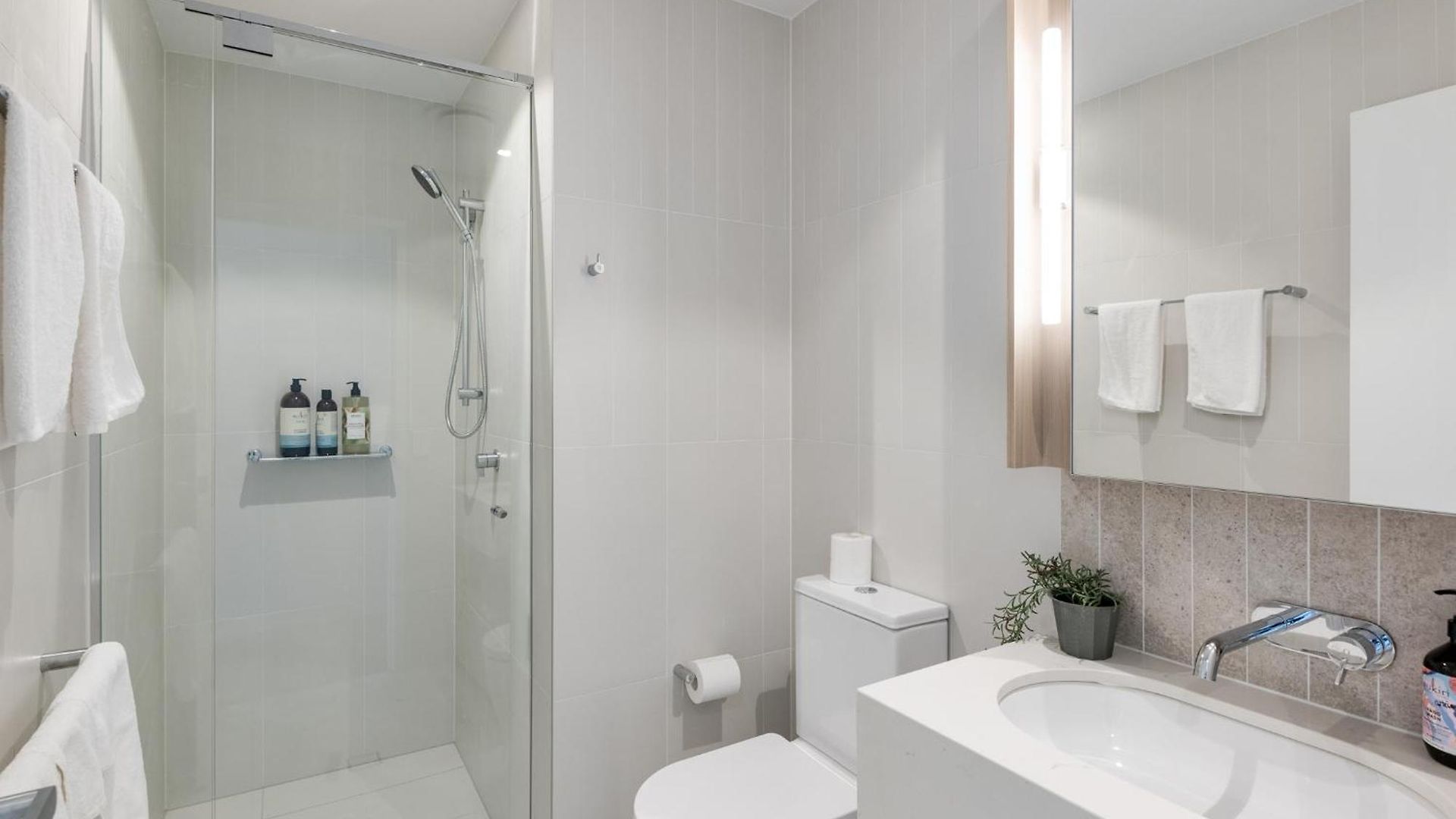 Qw Riverside Luxe By Independent Host Apartment
