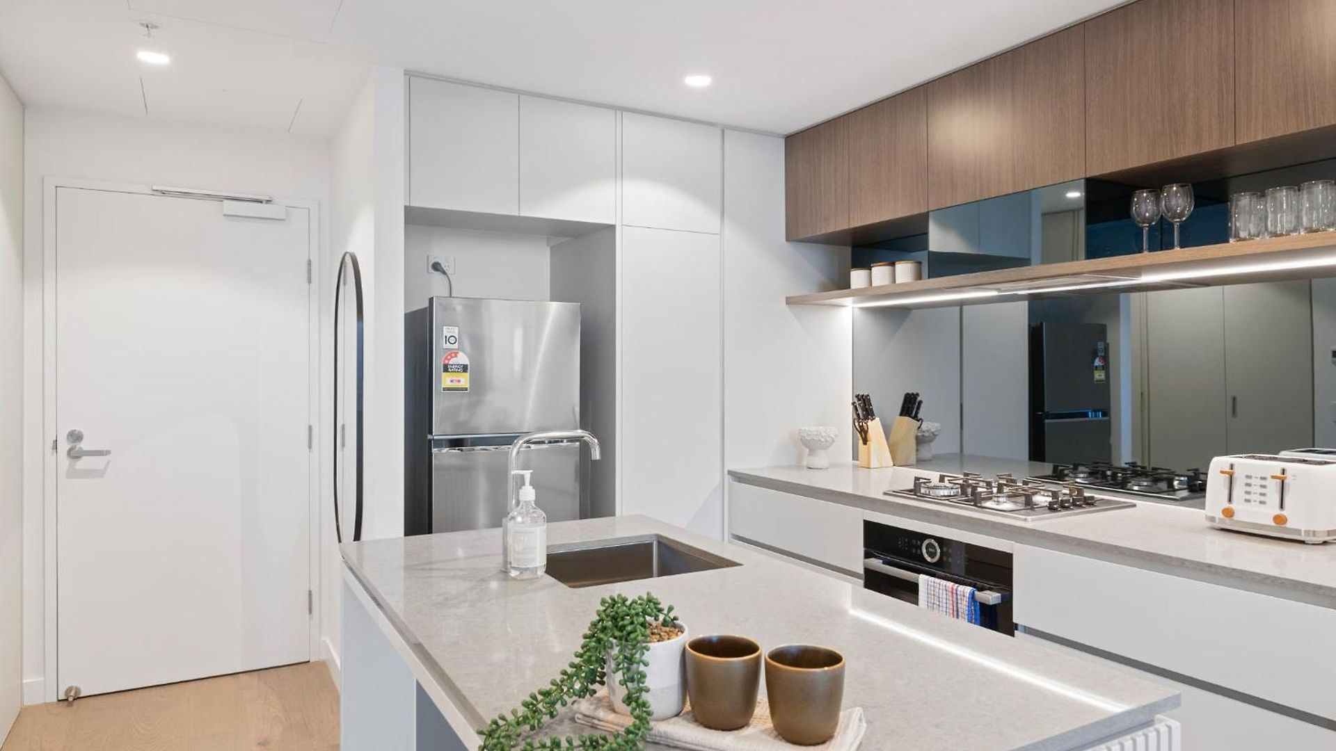 Qw Riverside Luxe By Independent Host Apartment