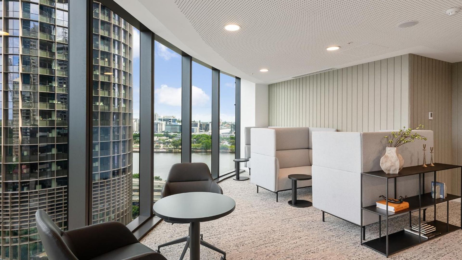 Qw Riverside Luxe By Independent Host