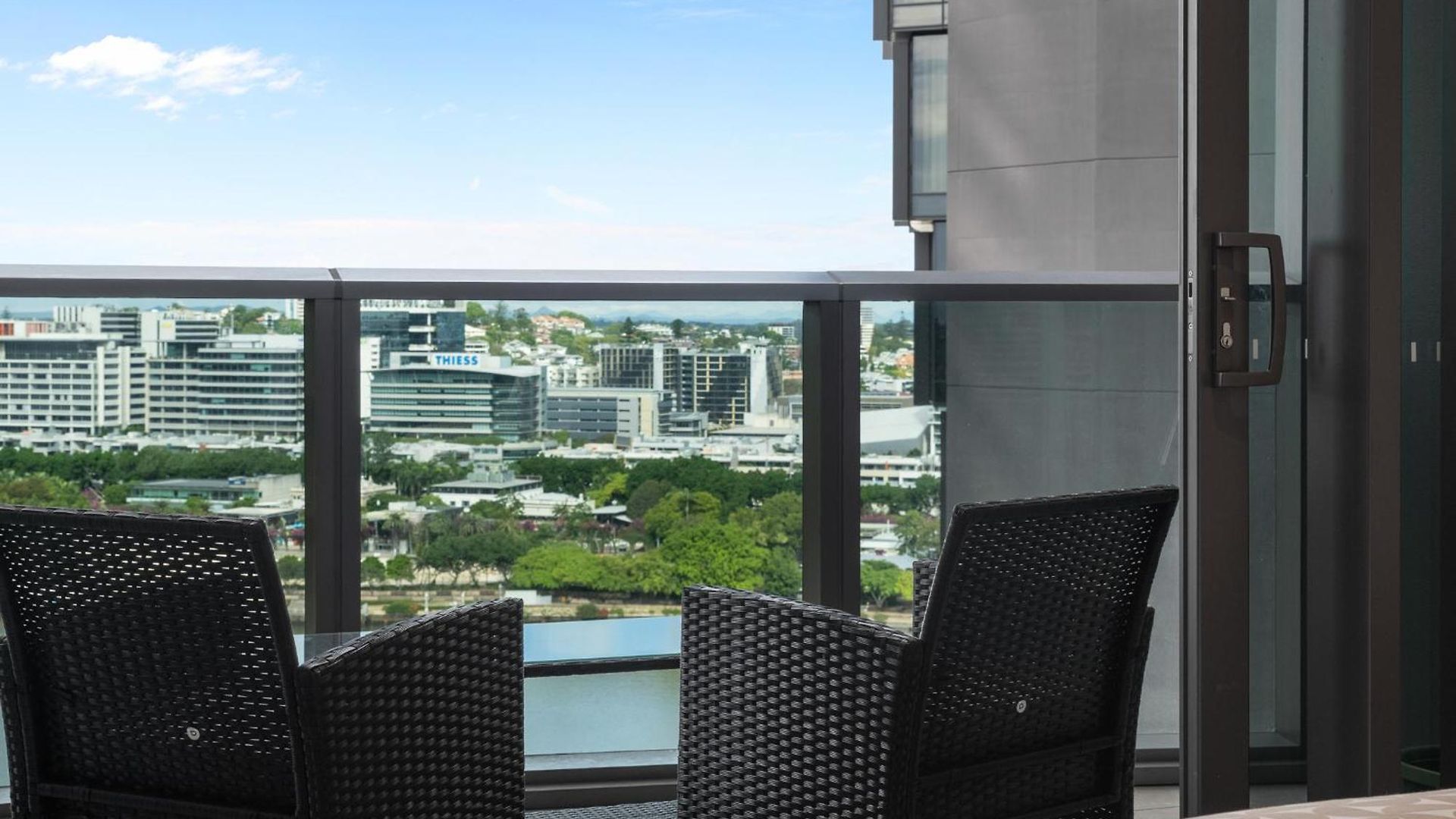 Qw Riverside Luxe By Independent Host Apartment