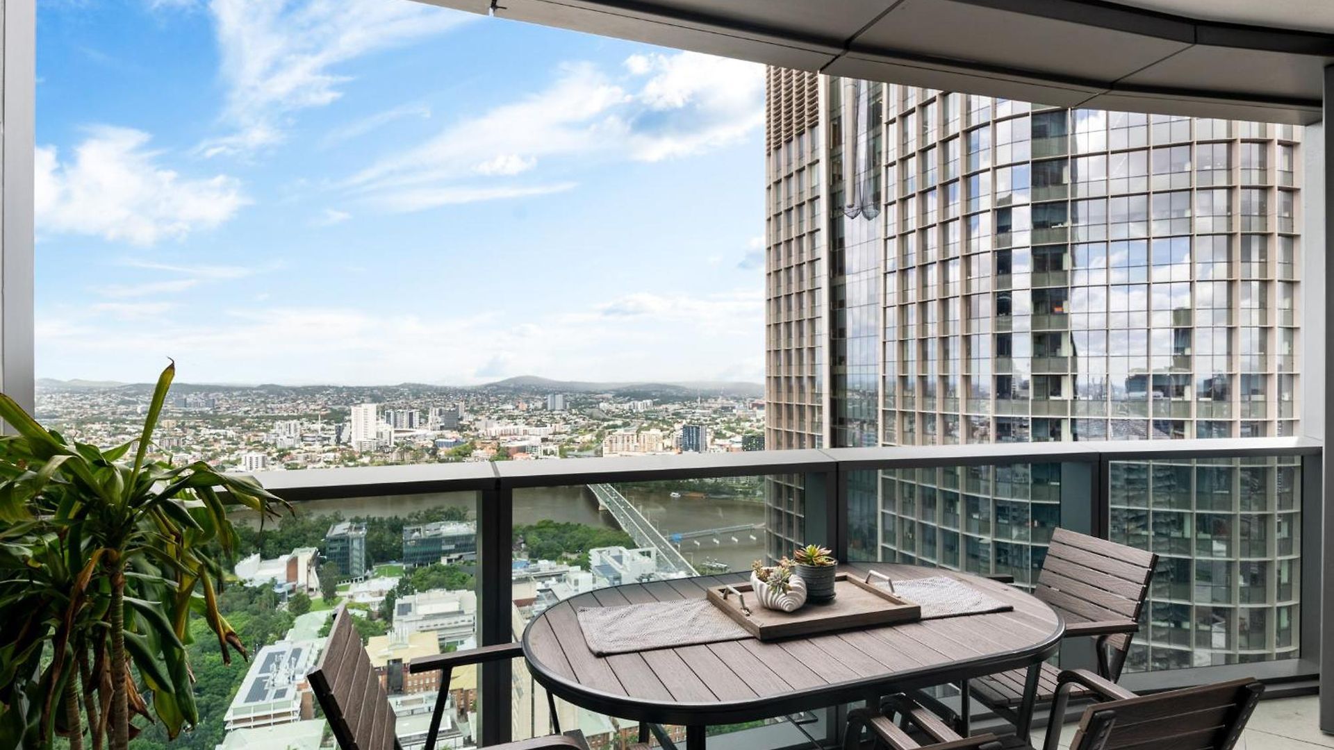 Qw Riverside Luxe By Independent Host Apartment Brisbane