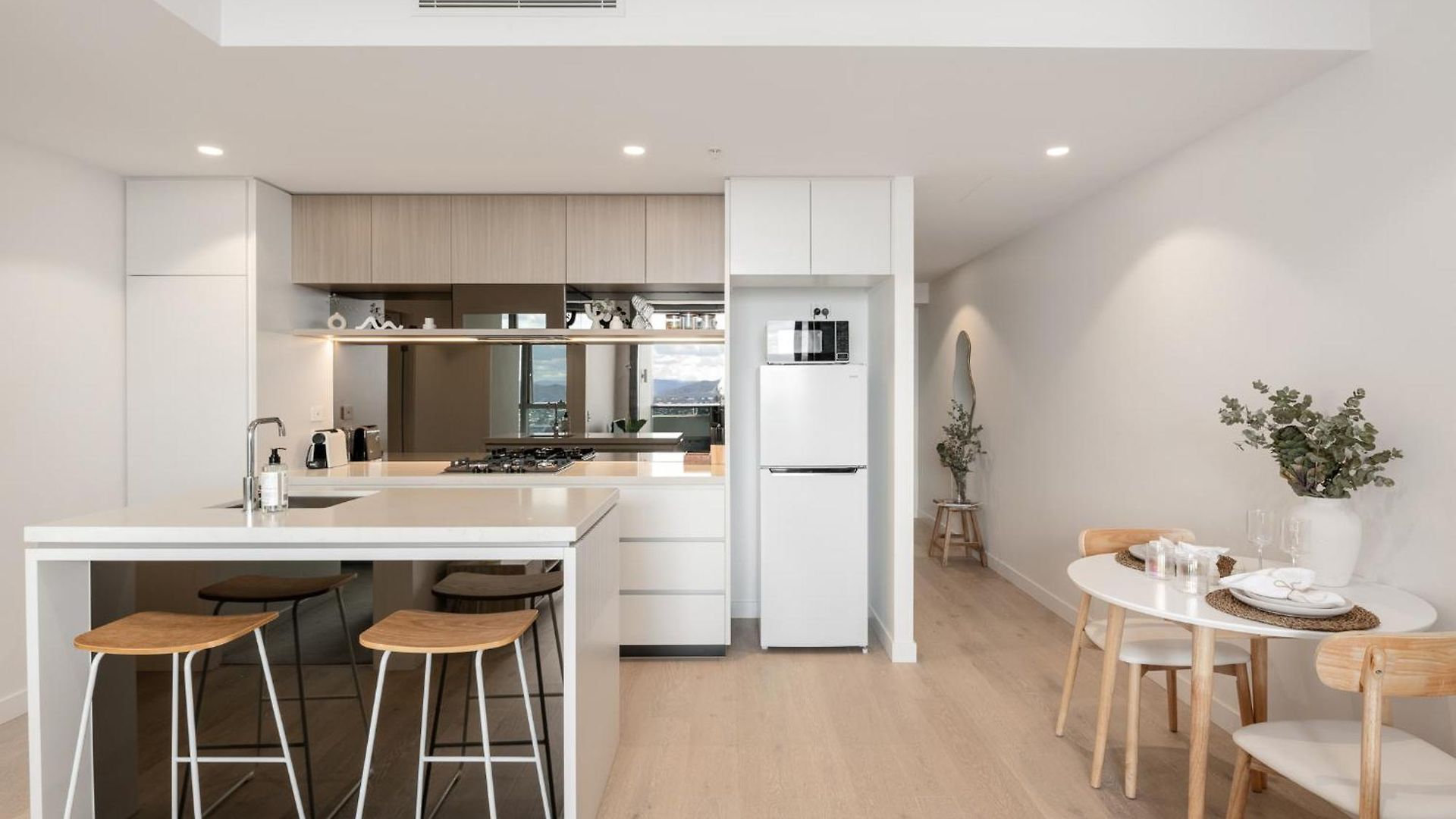 Qw Riverside Luxe By Independent Host *