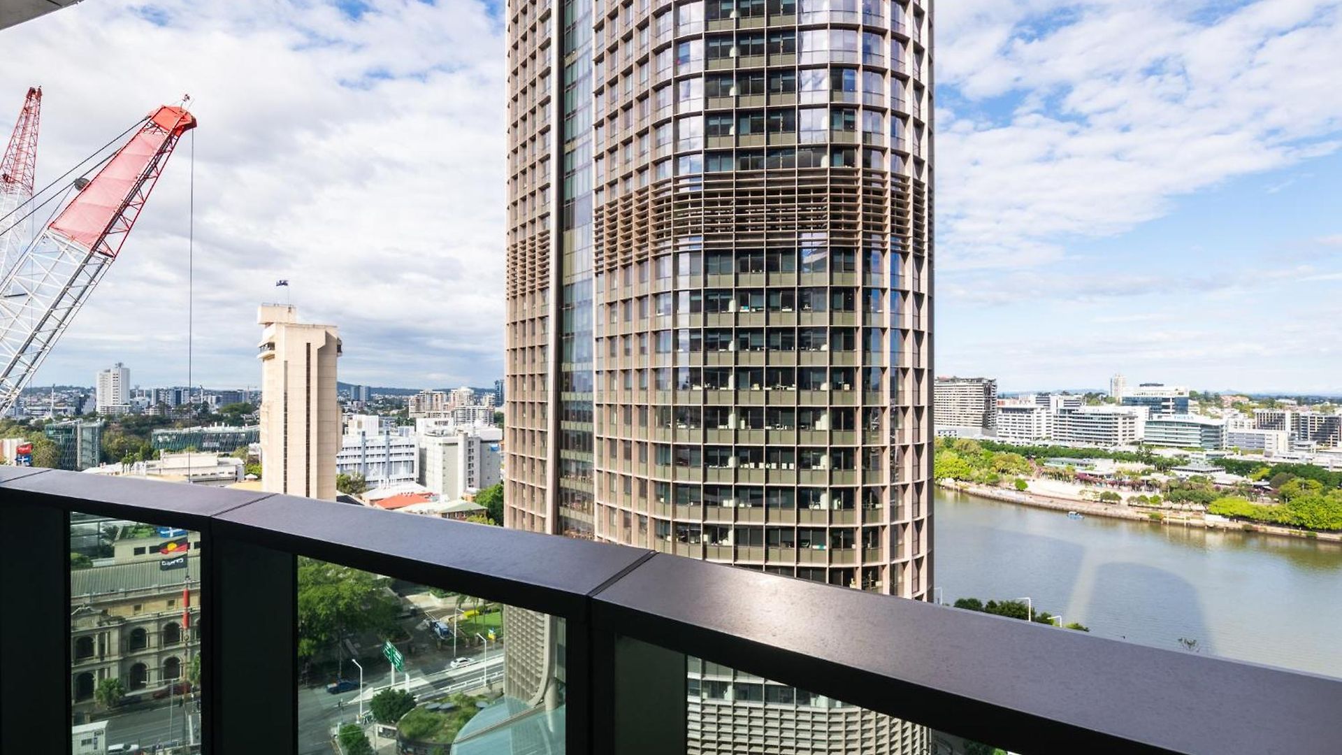 Qw Riverside Luxe By Independent Host *