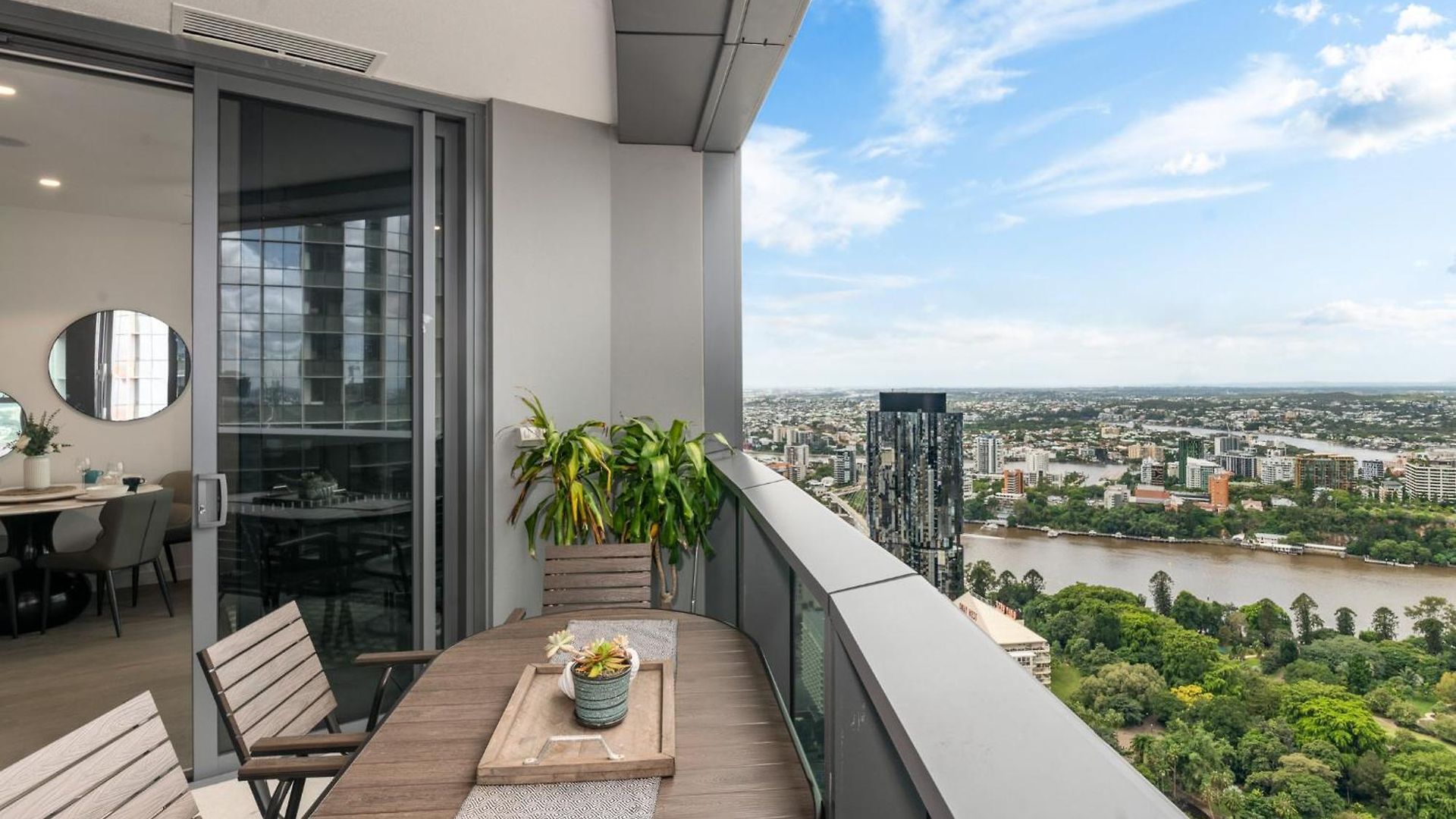 Qw Riverside Luxe By Independent Host Apartment *