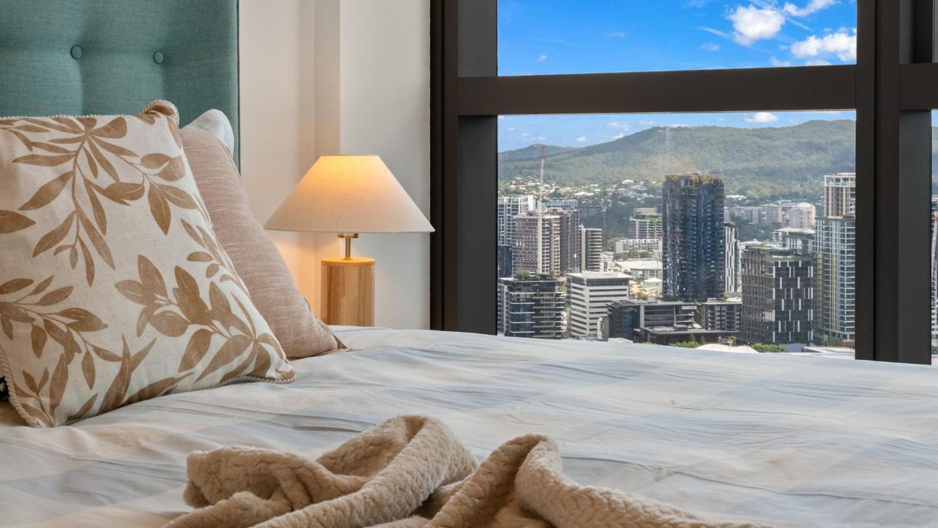 Qw Riverside Luxe By Independent Host *
