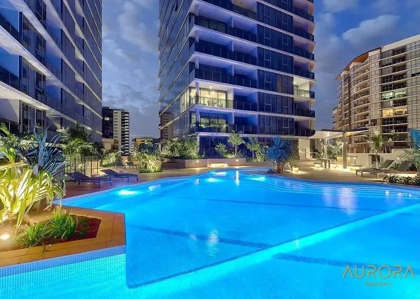 Apartment Floor To Ceiling River& Mountain View Location Brisbane