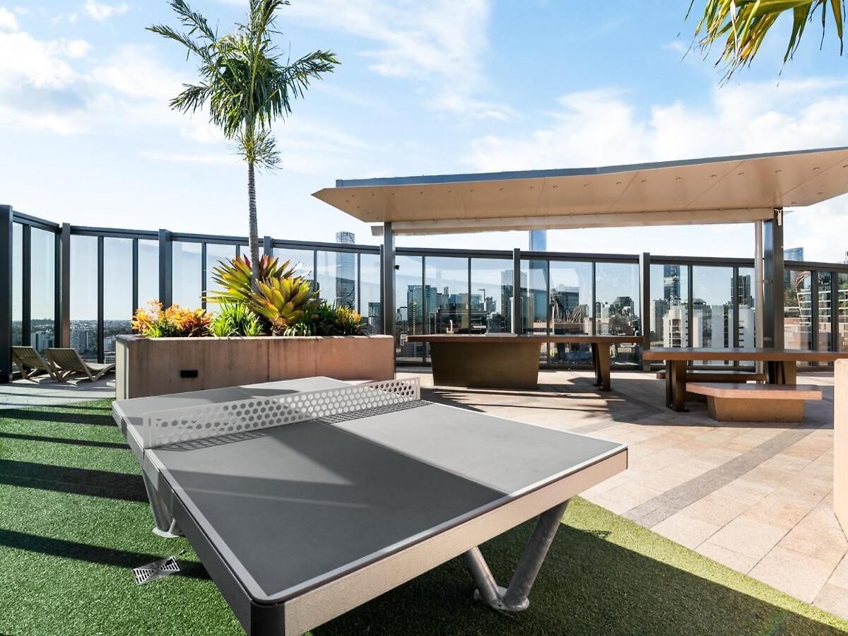 Apartment Floor To Ceiling River& Mountain View Location Brisbane