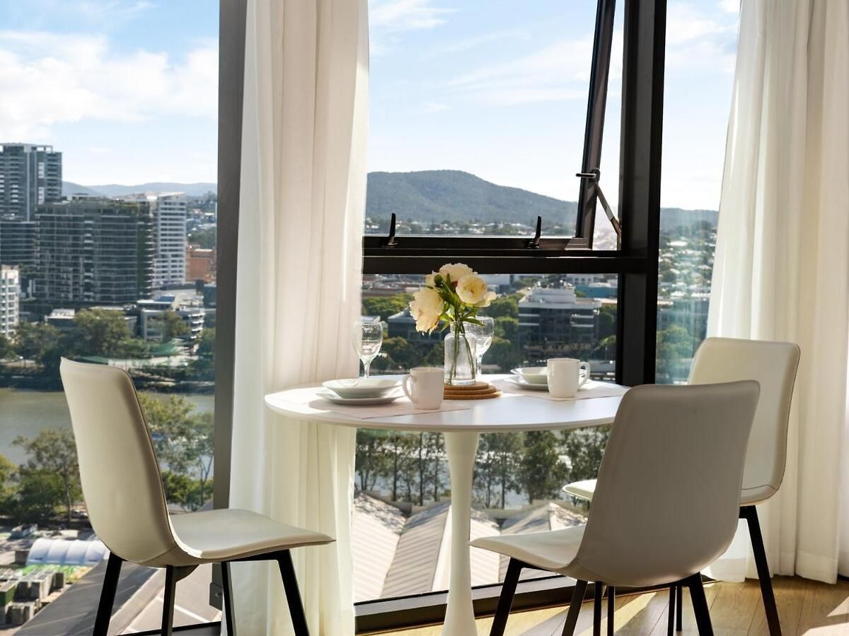 Floor To Ceiling River& Mountain View Location Brisbane