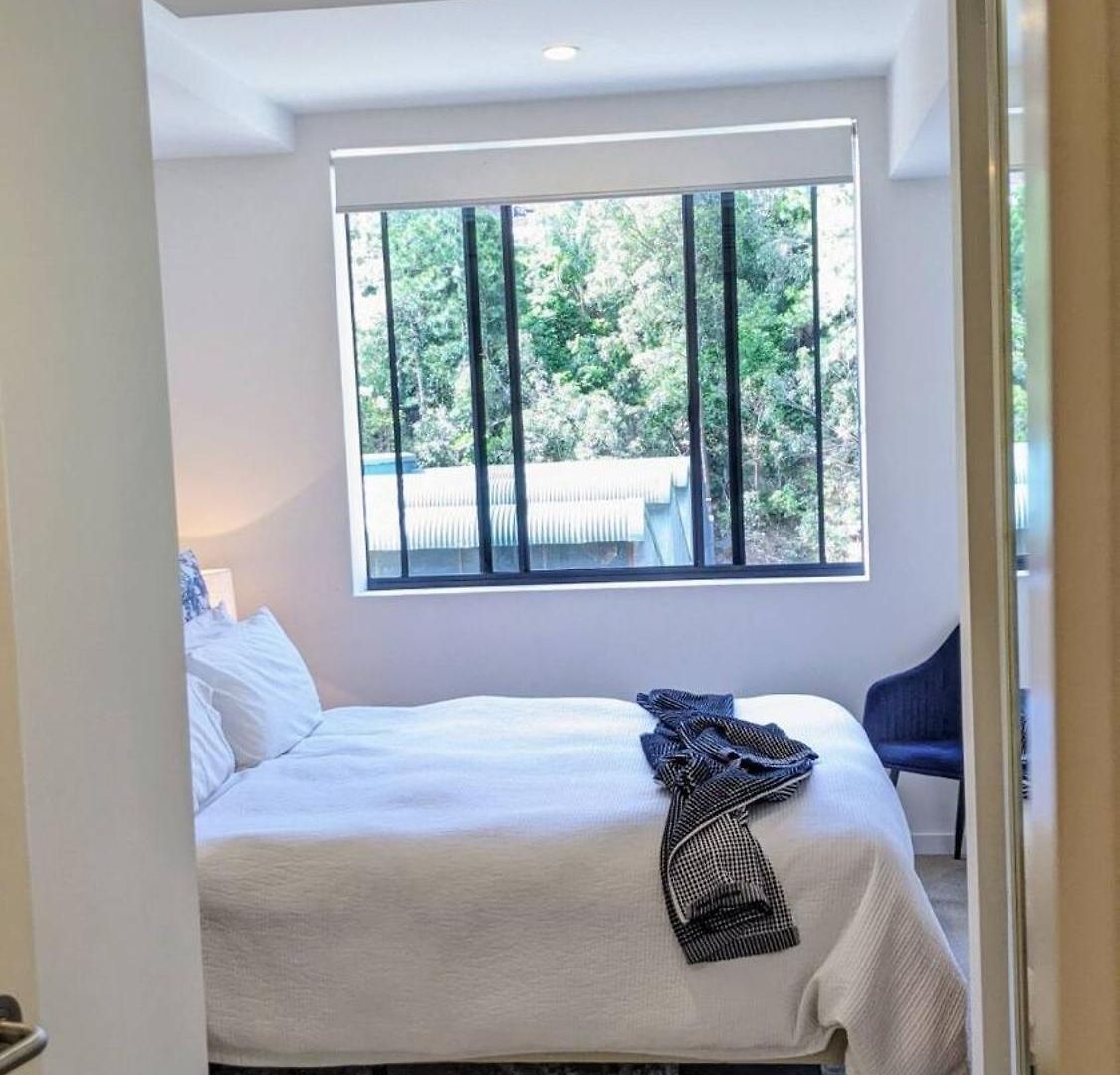 Located Within Walking Distance Of Great Breweries And Restaurants Apartment *