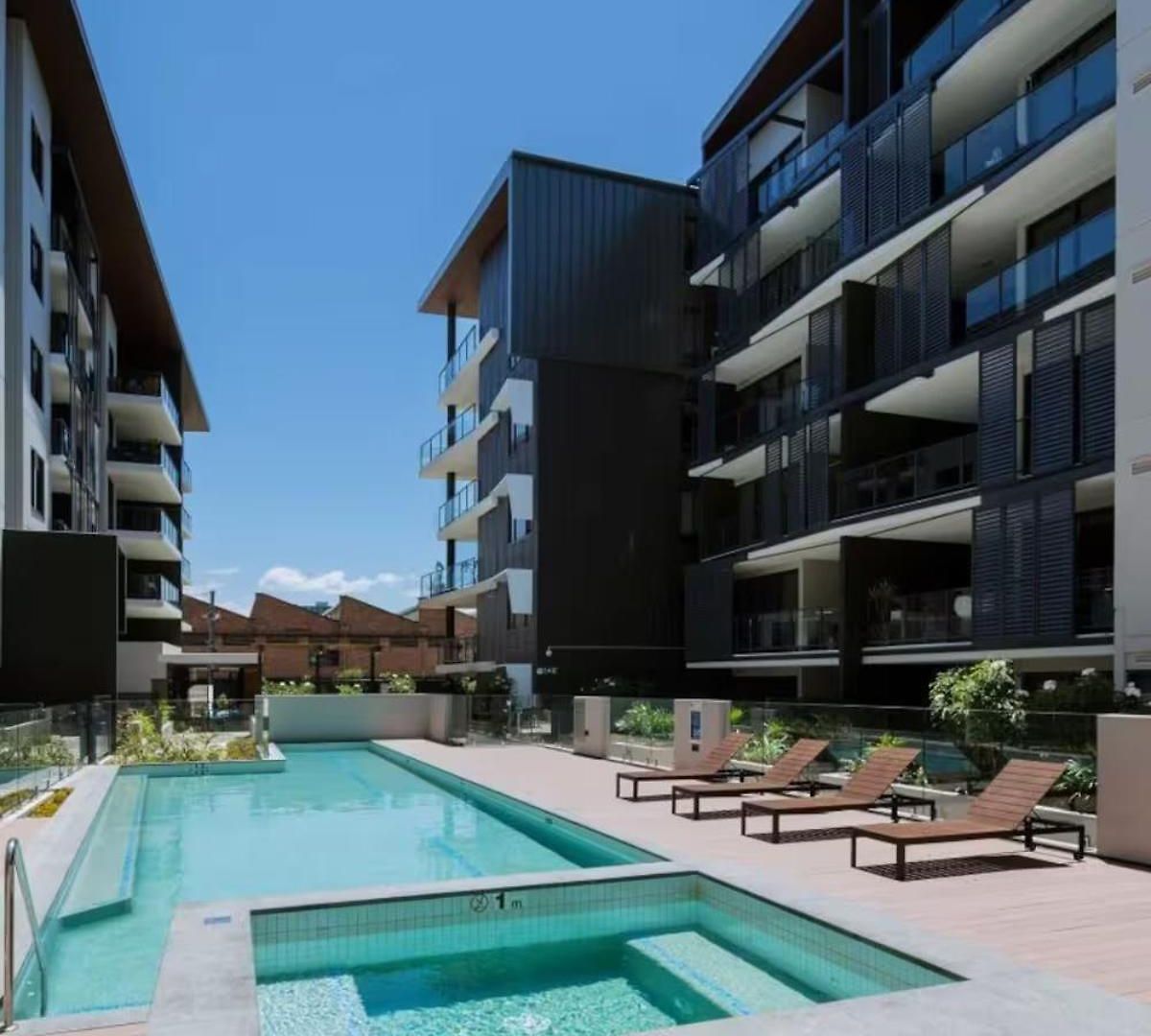 Located Within Walking Distance Of Great Breweries And Restaurants *