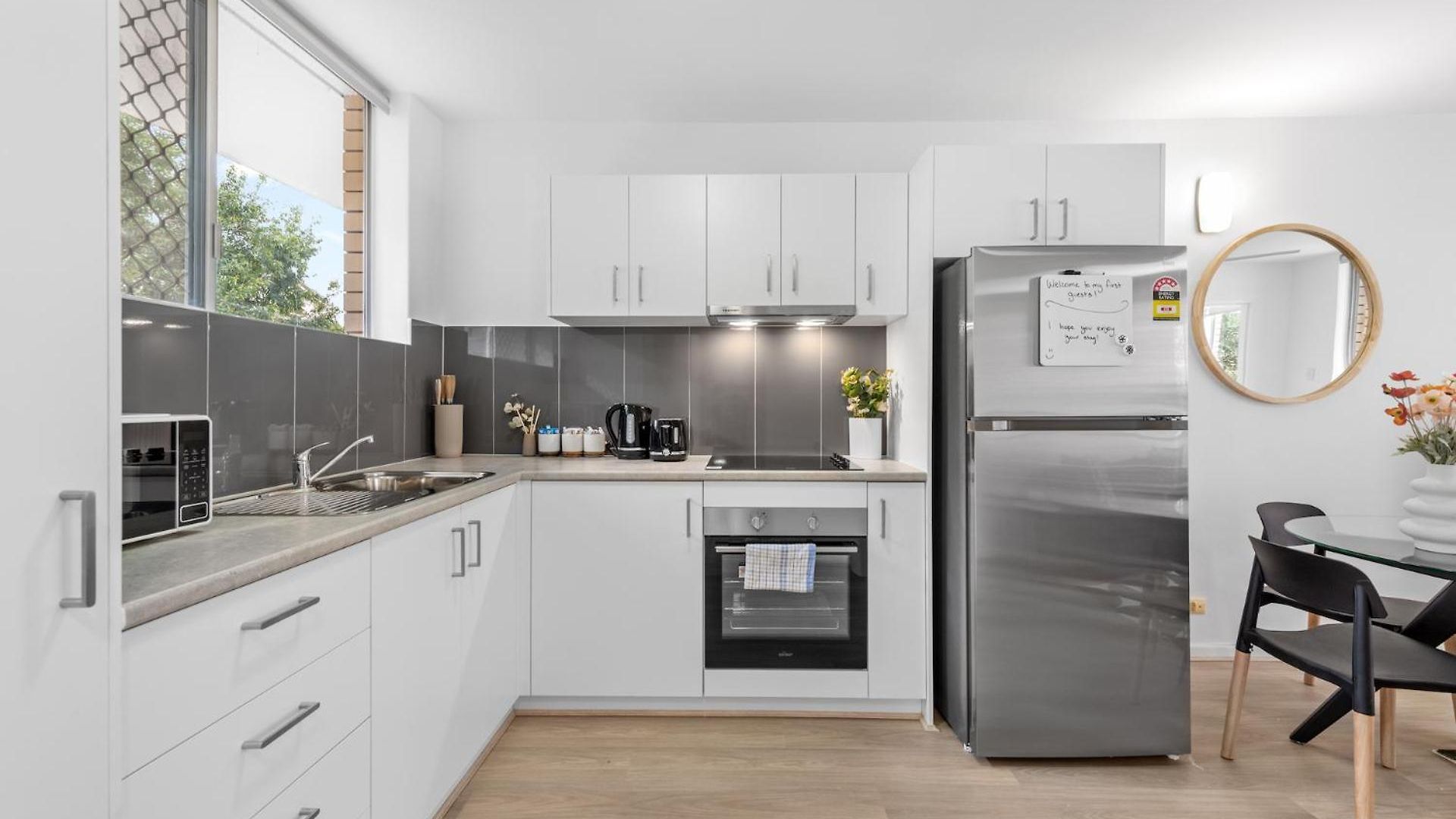 Spacious 2br Near Hospital, Qut And Cbd With Parking! * Brisbane