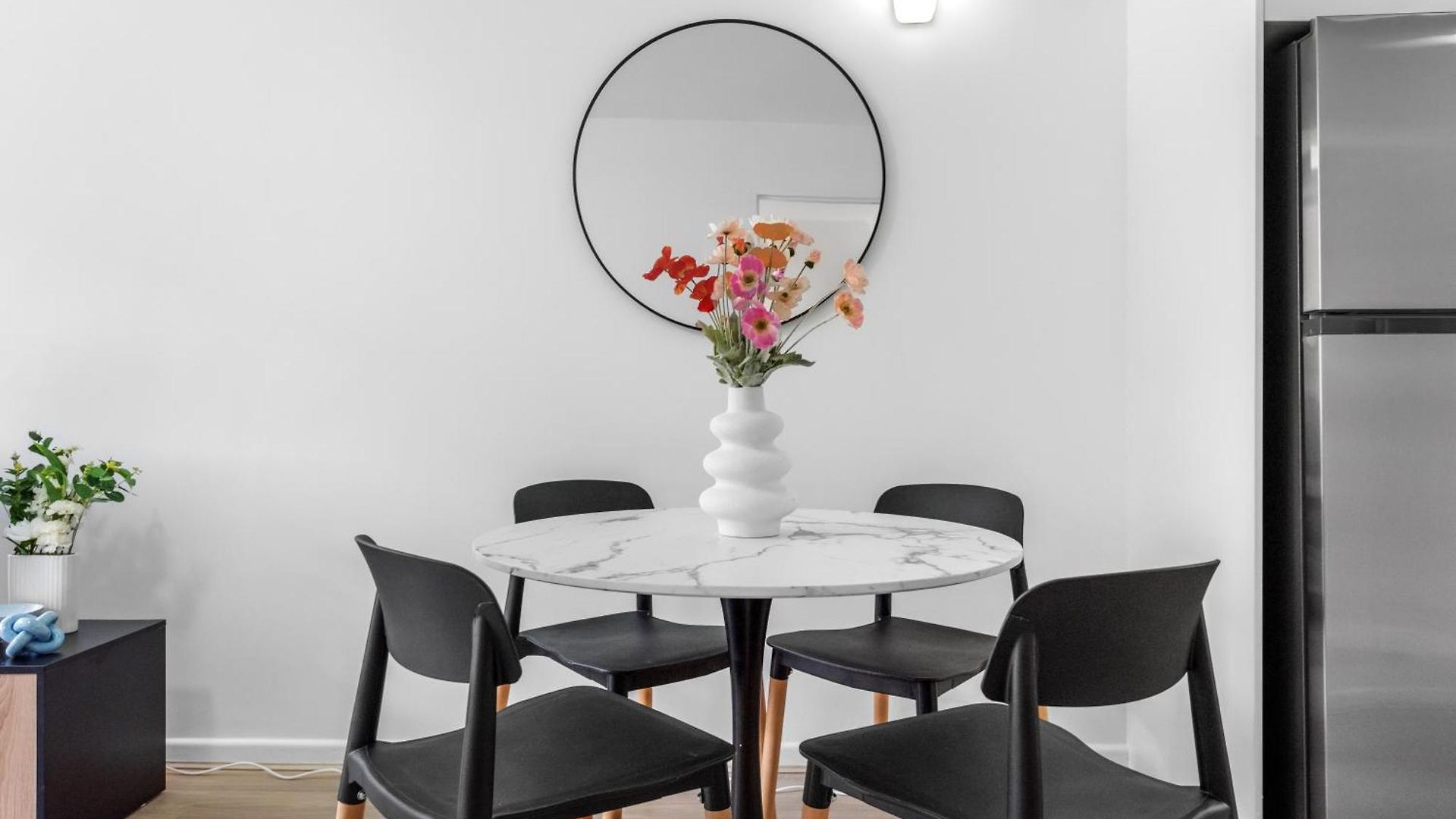 Sunny 1br Near Hospital, Qut & Cbd With Parking! Apartment