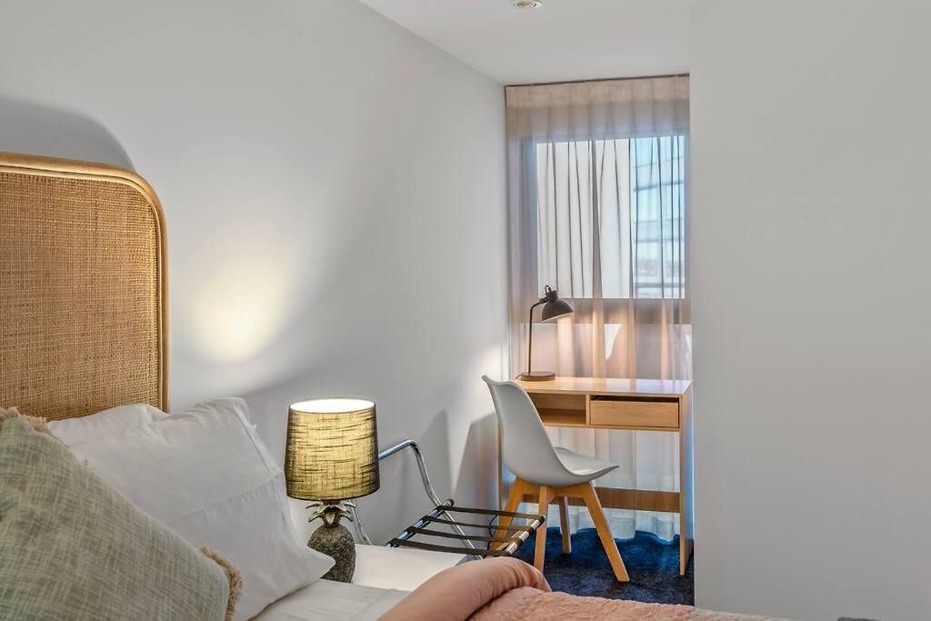 Of The Town! 2bed/2bath/1car/pool/views ~ Cbd
