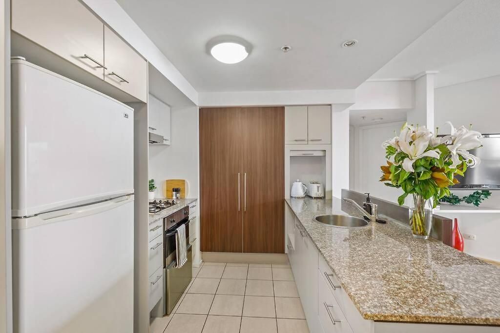 Inner-city Vibes! 2bed/1bath/1car/pool/balcony~cbd * Brisbane