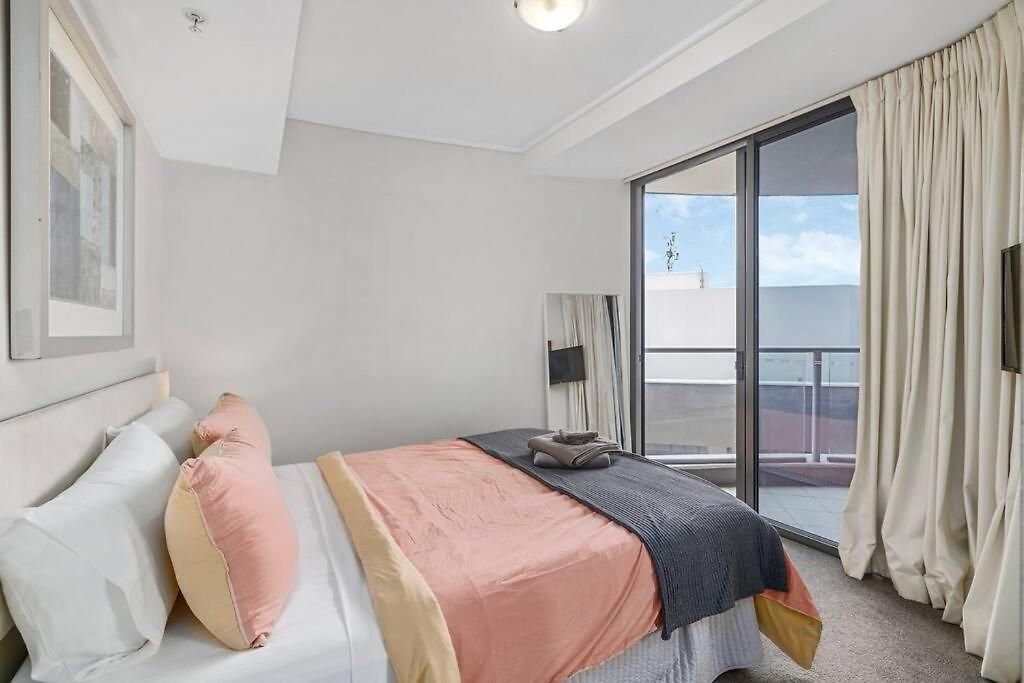 Apartment Inner-city Vibes! 2bed/1bath/1car/pool/balcony~cbd *