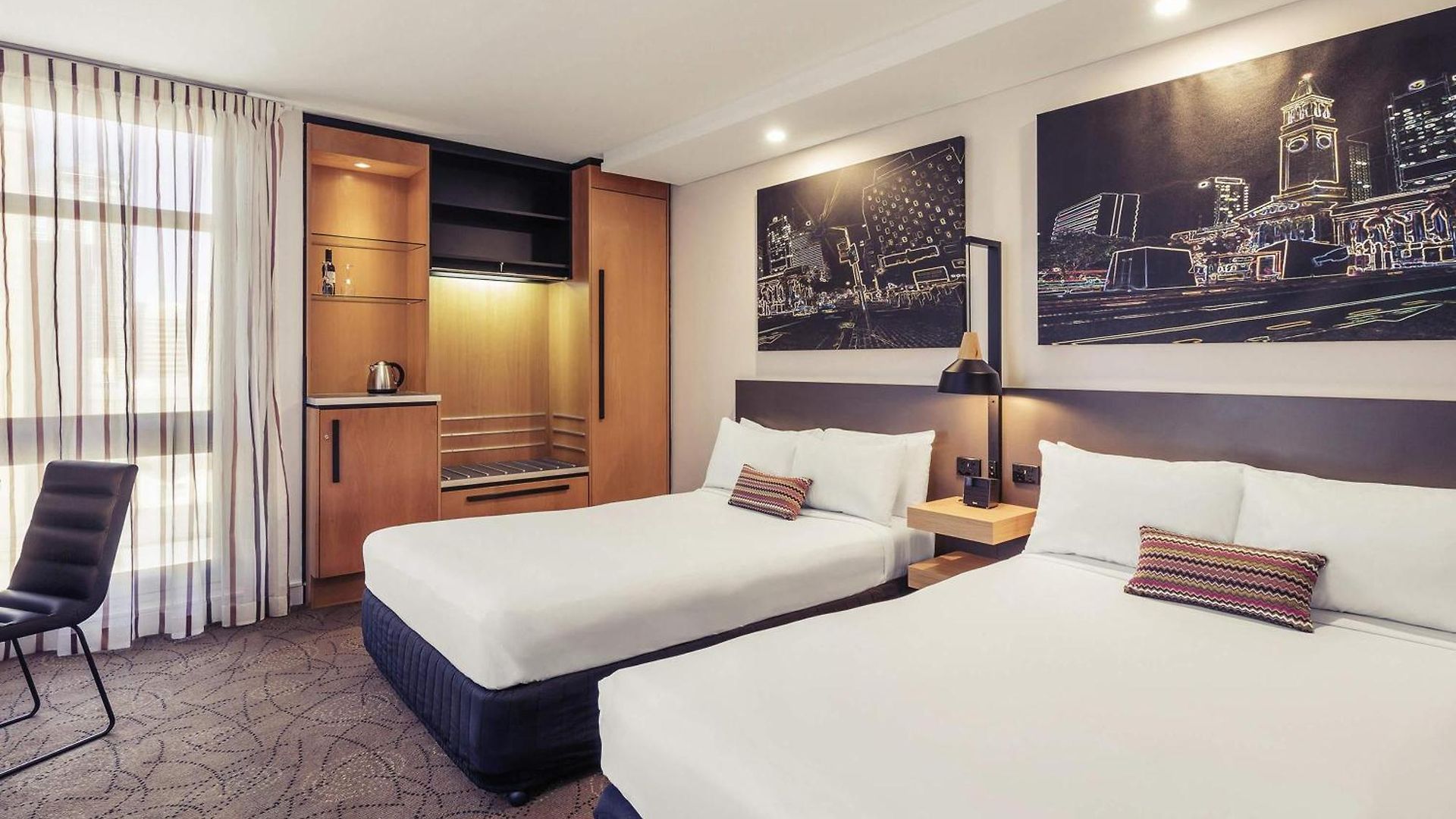Mercure King George Square Hotel 4*
