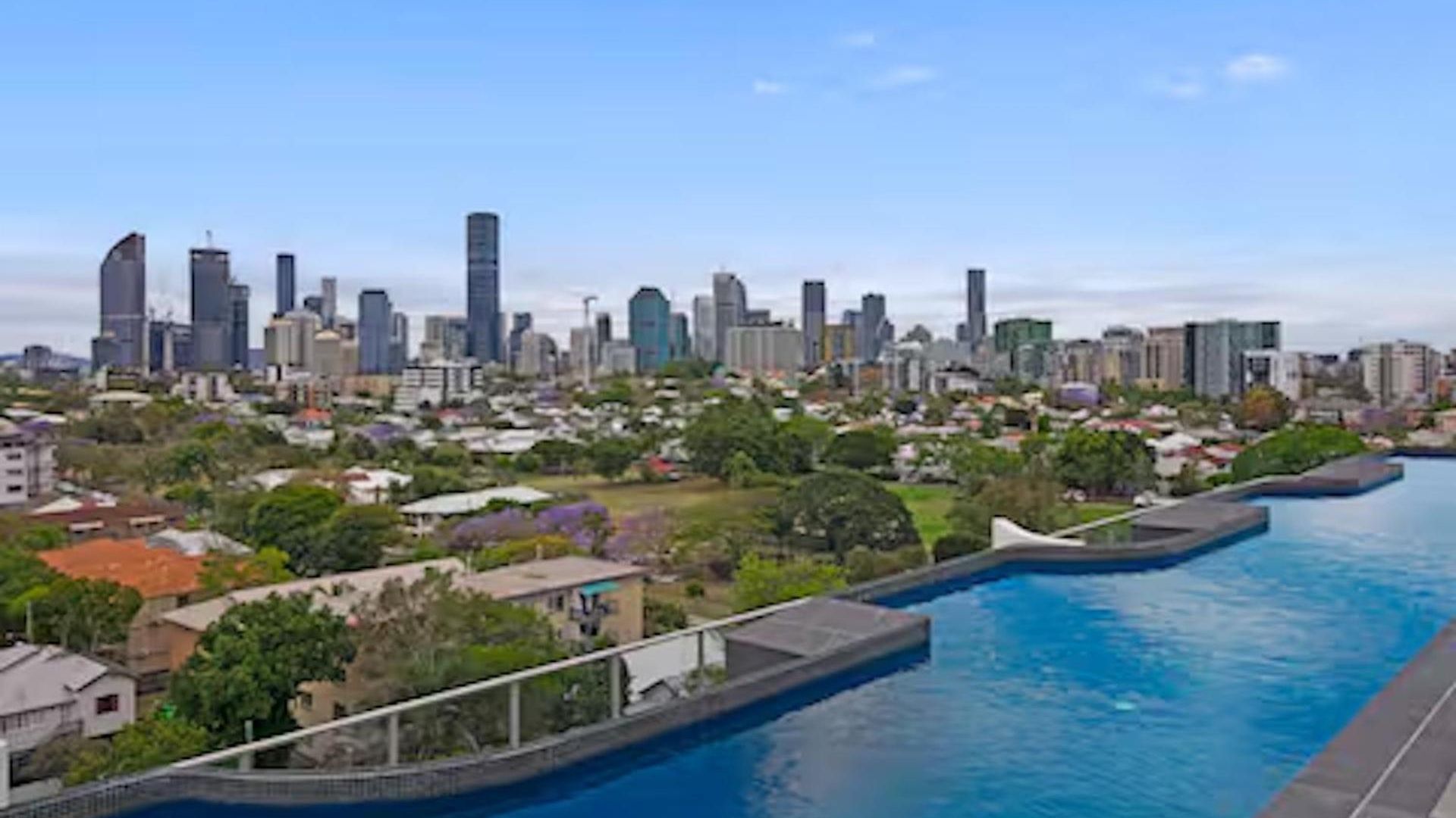Gabba Oasis - Luxury 3br & Pool Apartment Brisbane