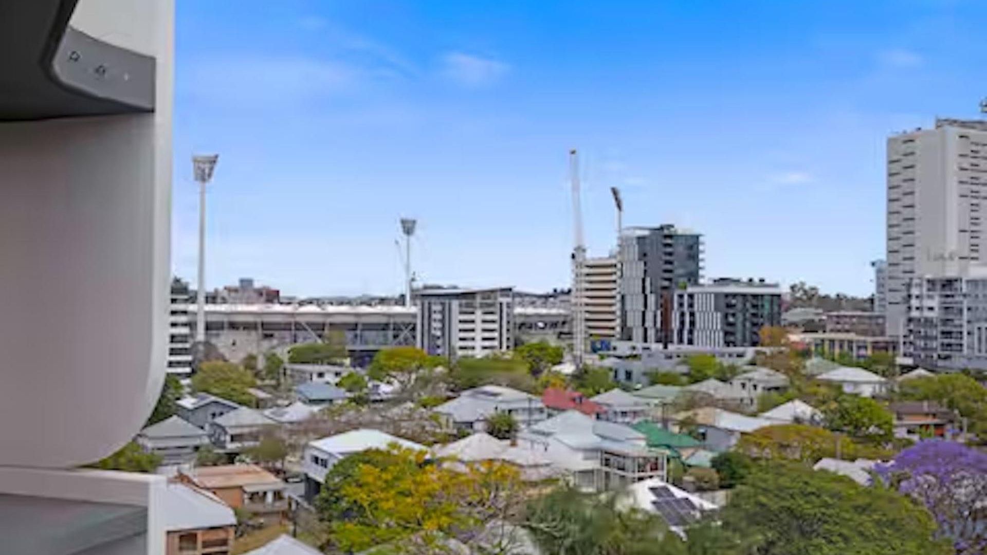 Gabba Oasis - Luxury 3br & Pool Apartment Brisbane