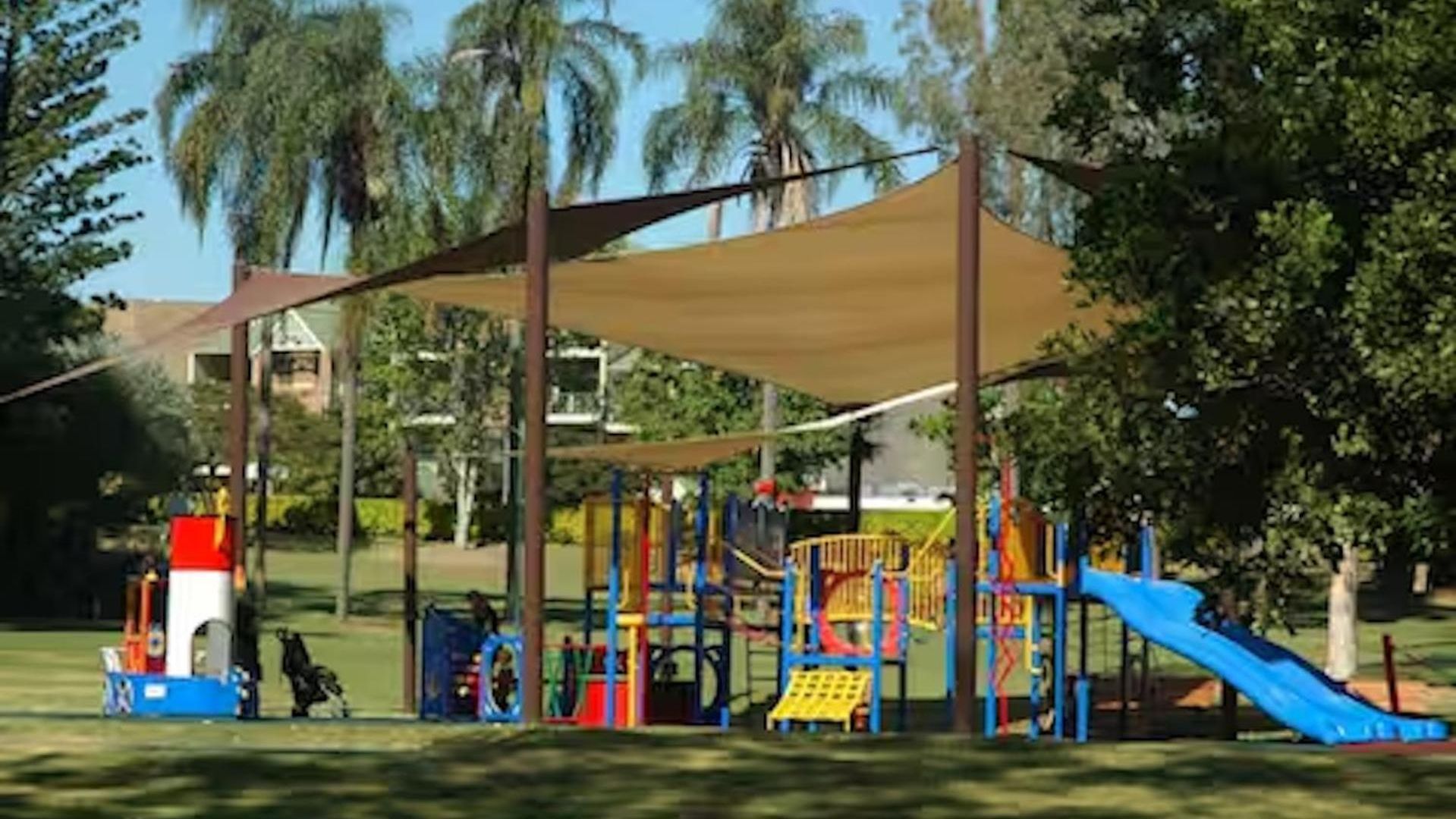Gabba Oasis - Luxury 3br & Pool Apartment Brisbane