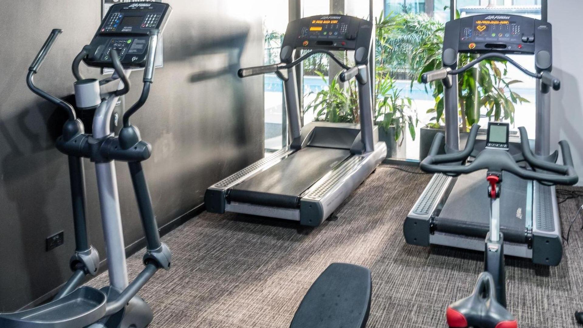 Skyline Viewpoint Escape Parking - Pool - Gym Apartment *