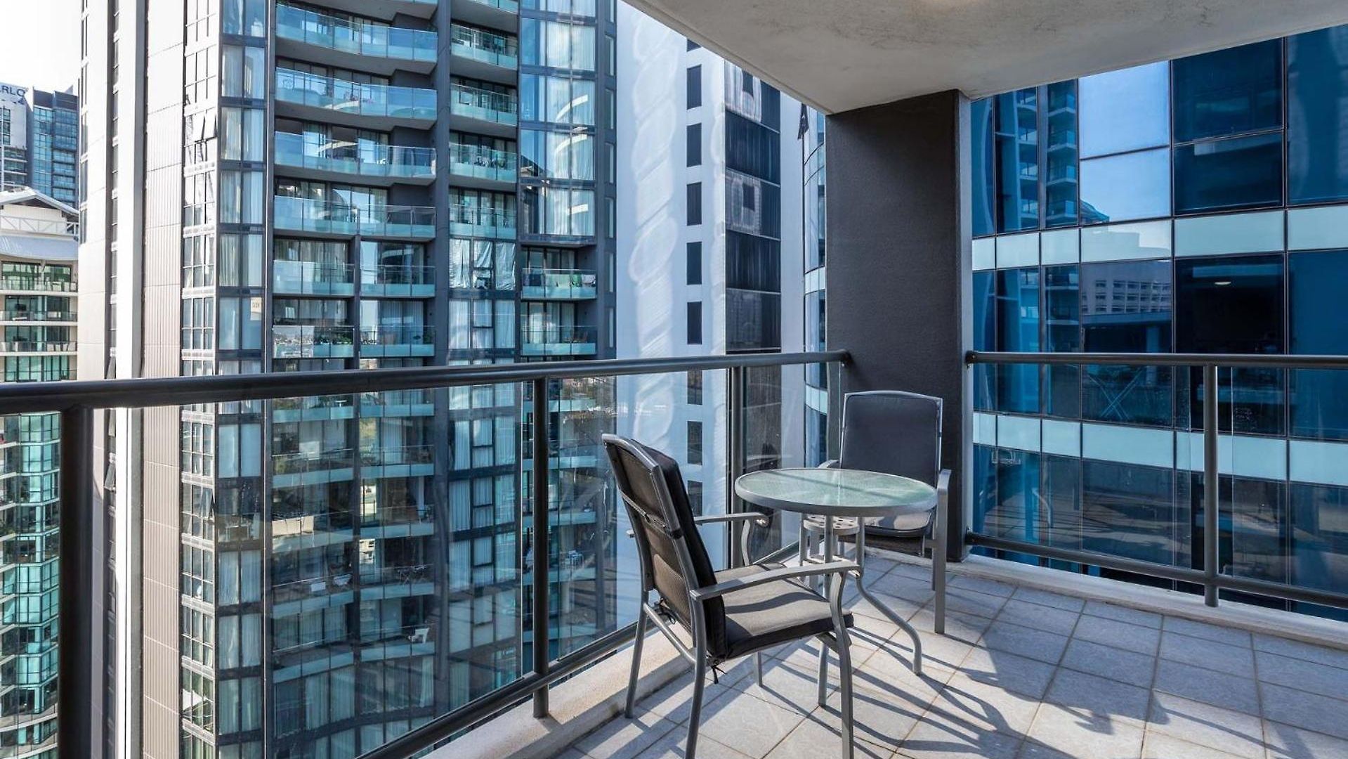 Skyline Viewpoint Escape Parking - Pool - Gym Apartment Brisbane