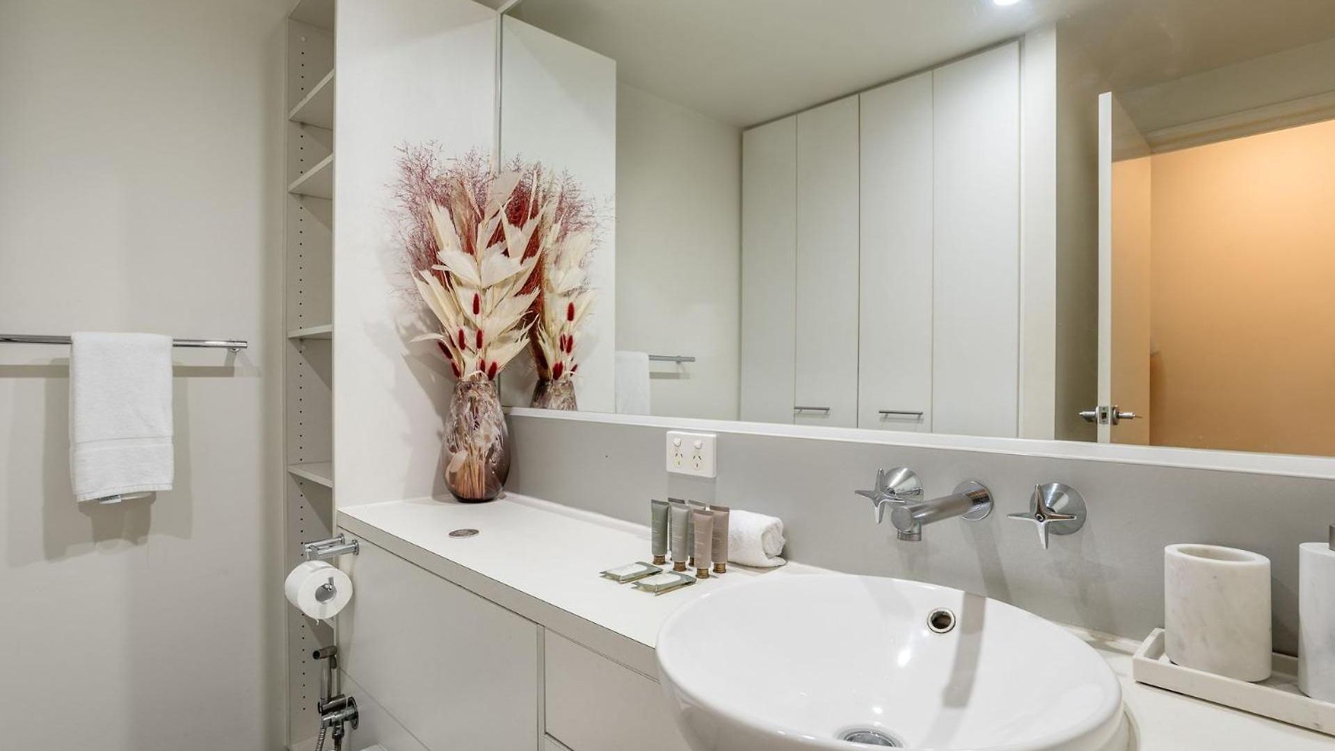 Skyline Viewpoint Escape Parking - Pool - Gym * Brisbane