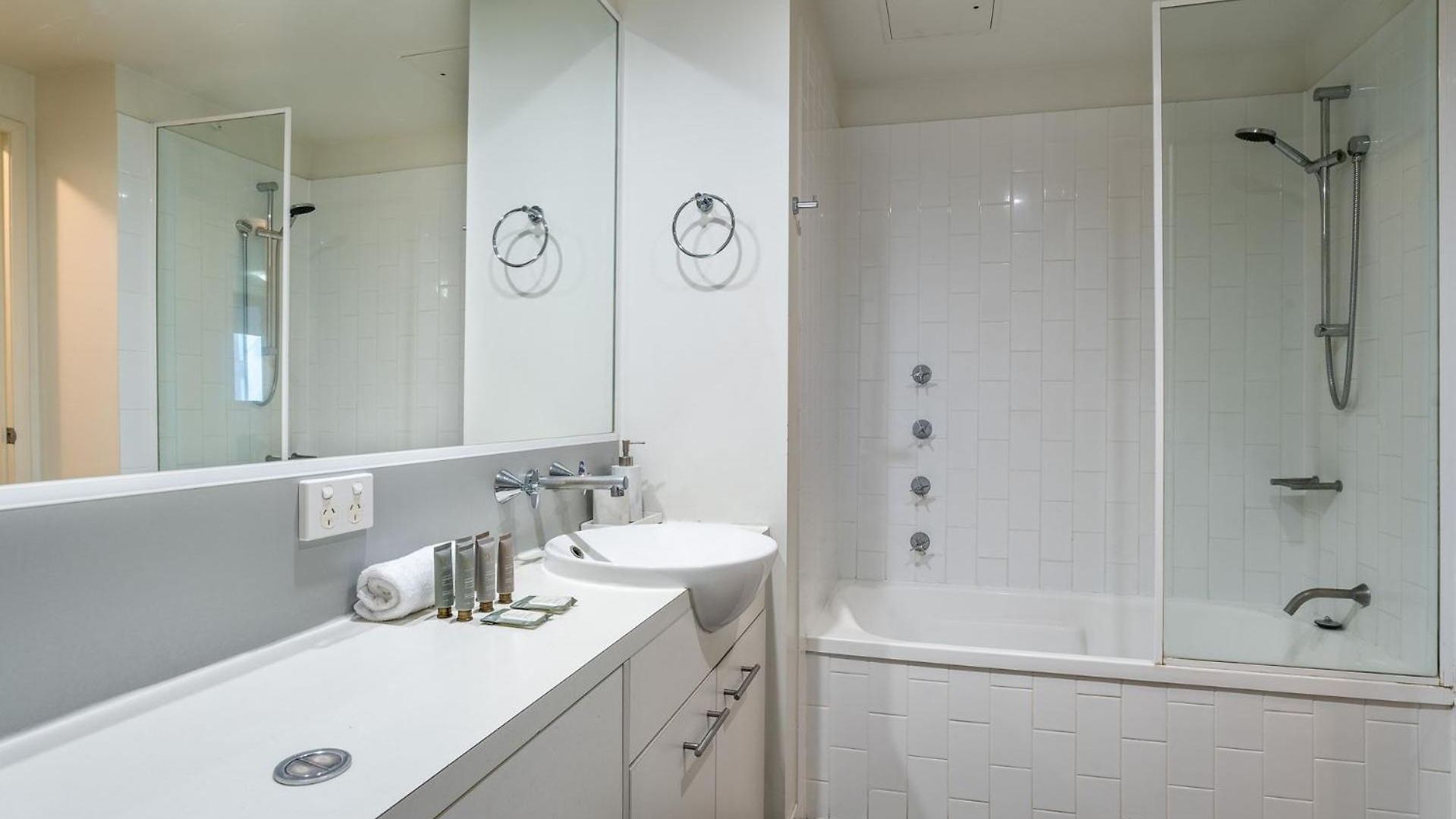 Skyline Viewpoint Escape Parking - Pool - Gym Apartment Brisbane