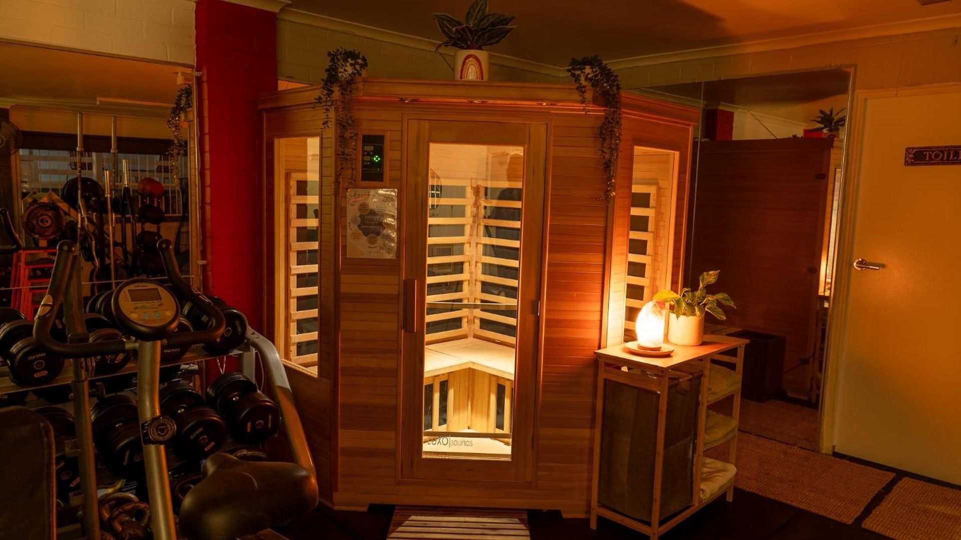 Hot Tub, Ice Bath, Gym, Sauna, Pool Table Coorparoo Haven Homestay