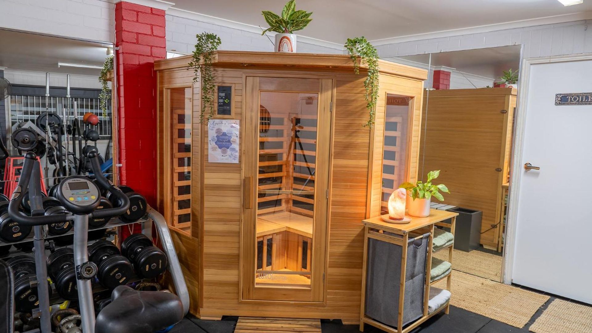Hot Tub, Ice Bath, Gym, Sauna, Pool Table Coorparoo Haven