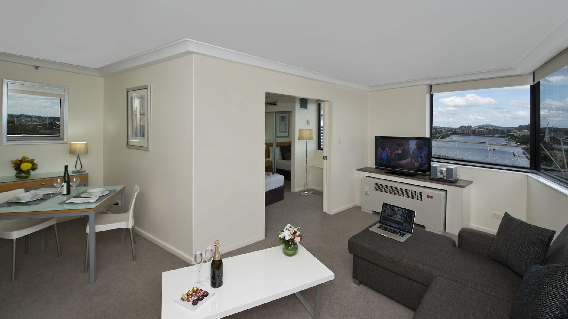 Aparthotel Park Regis North Quay