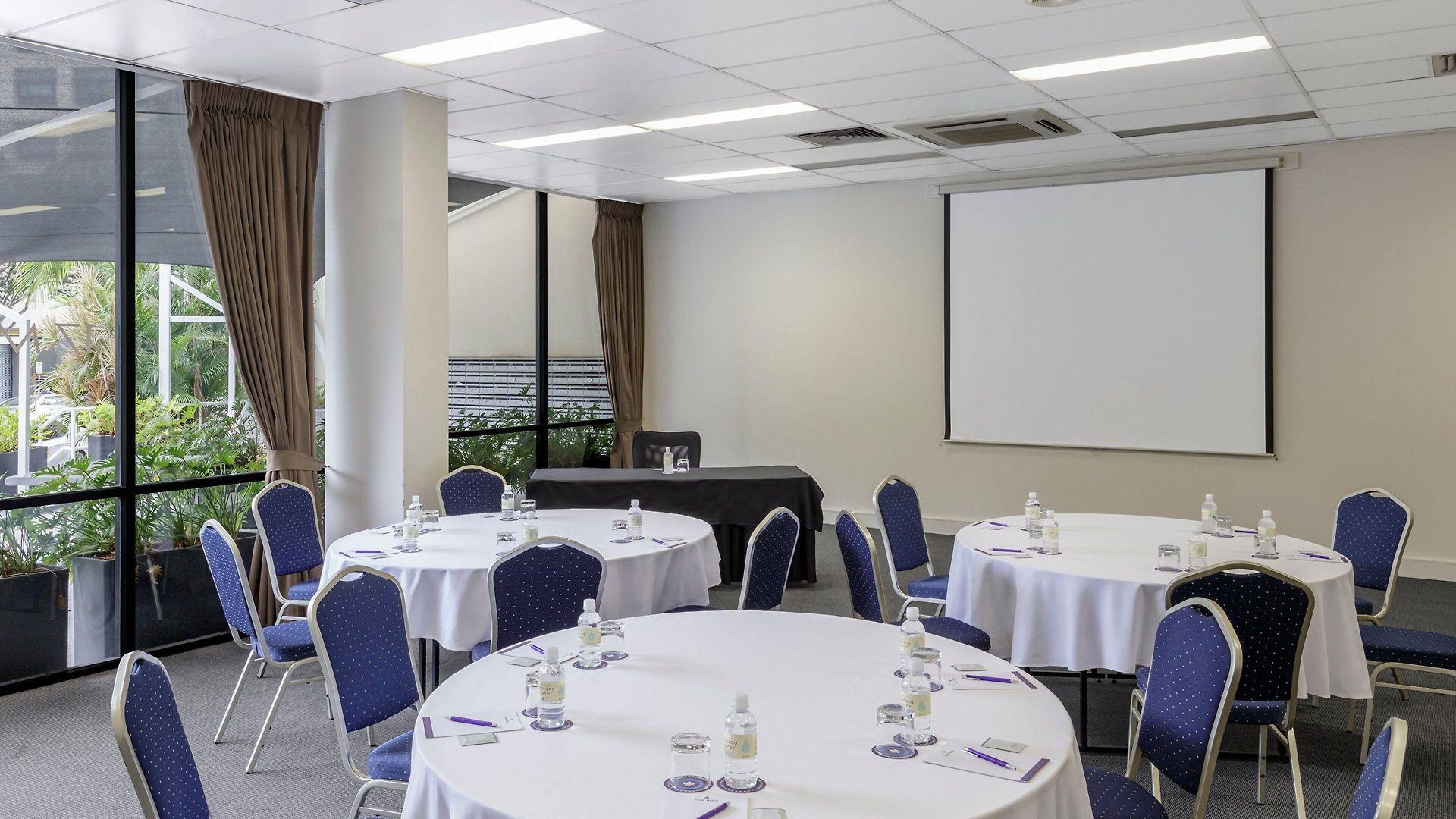 Aparthotel Park Regis North Quay
