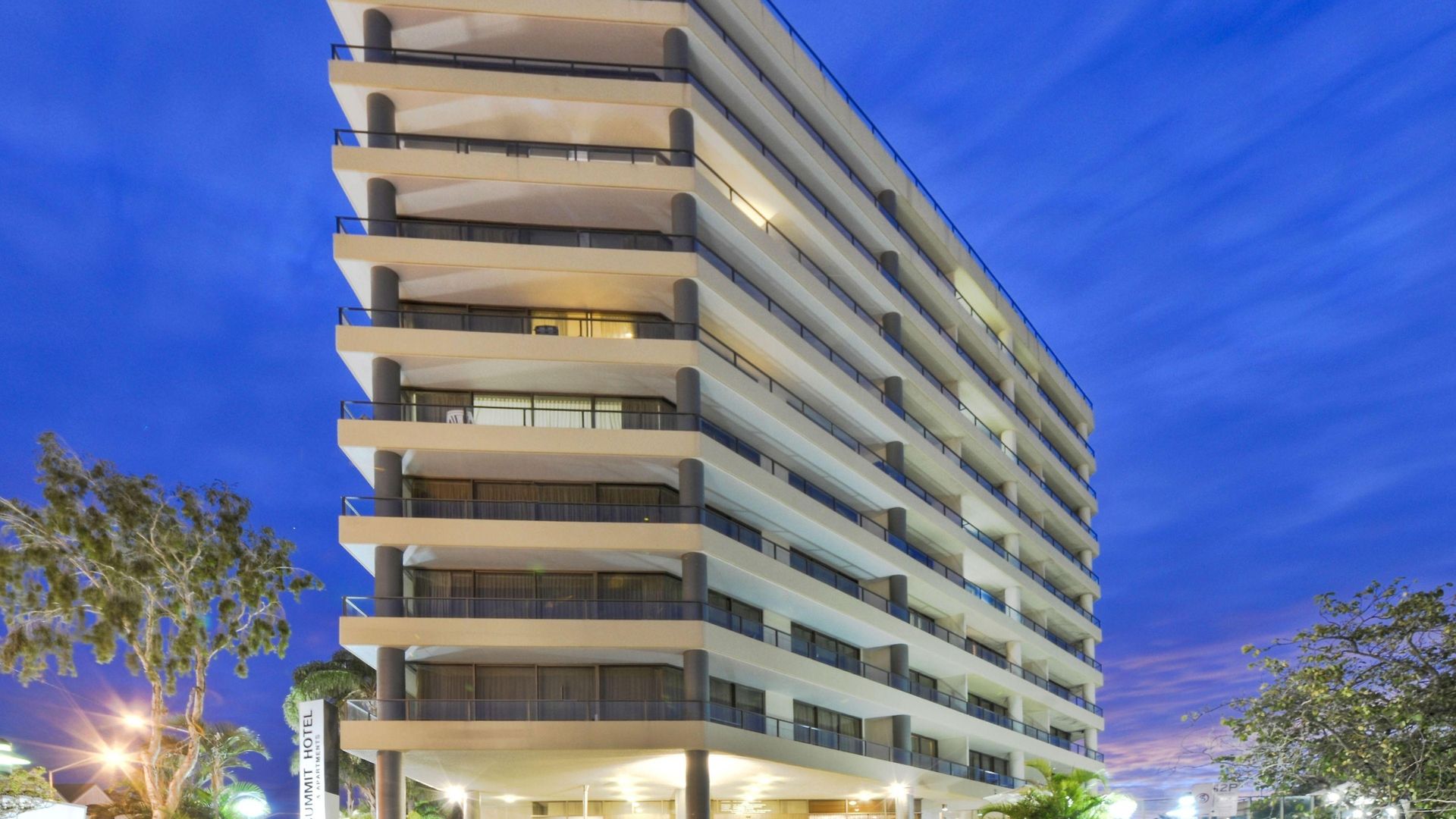 Aparthotel Summit 4*