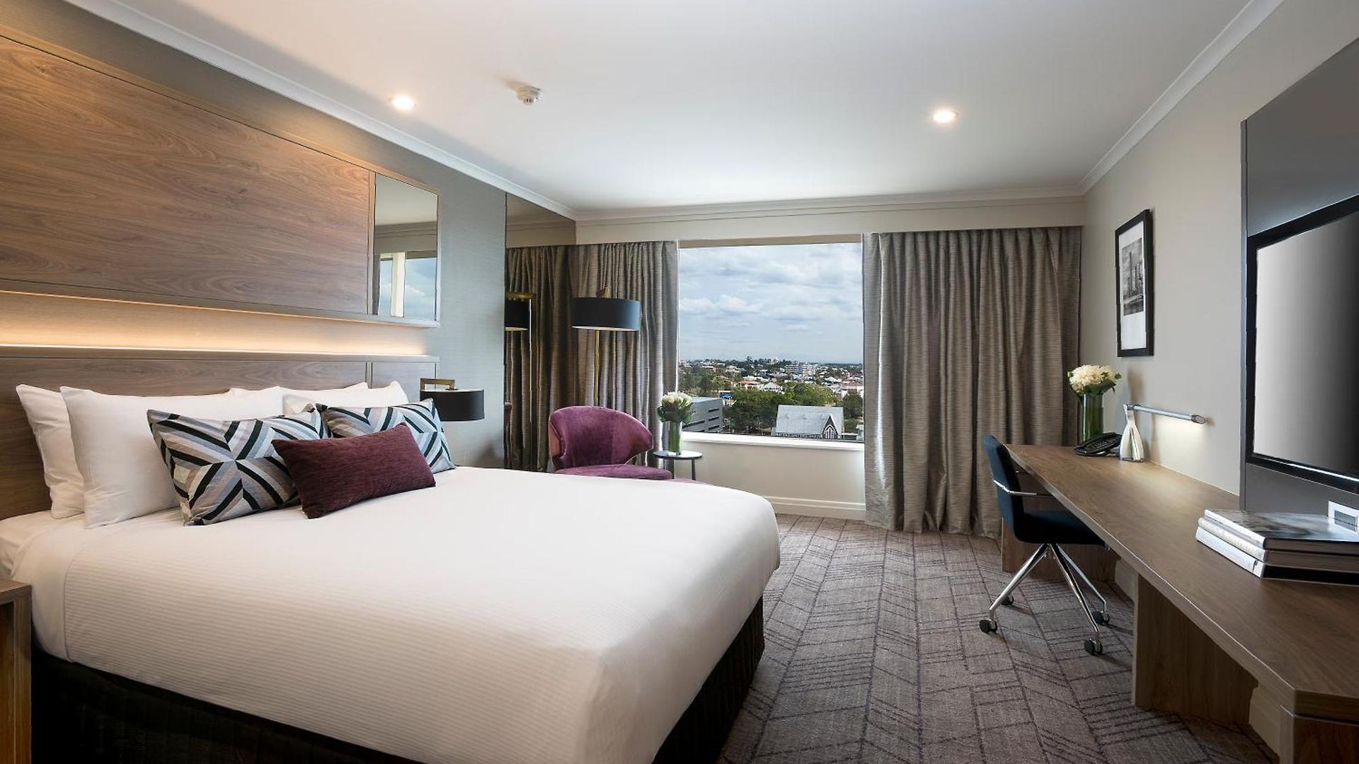 Rydges South Bank 4*