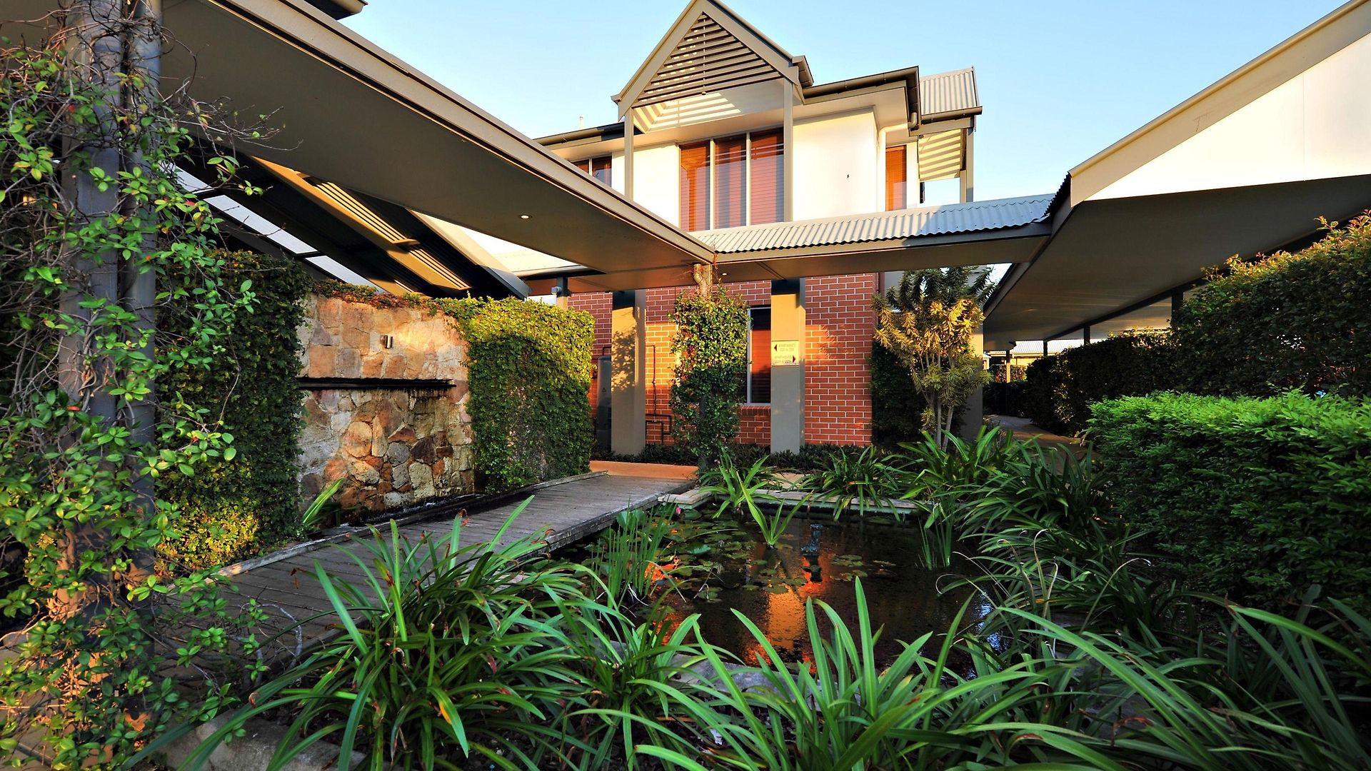 Comfort & Northgate Airport 4*