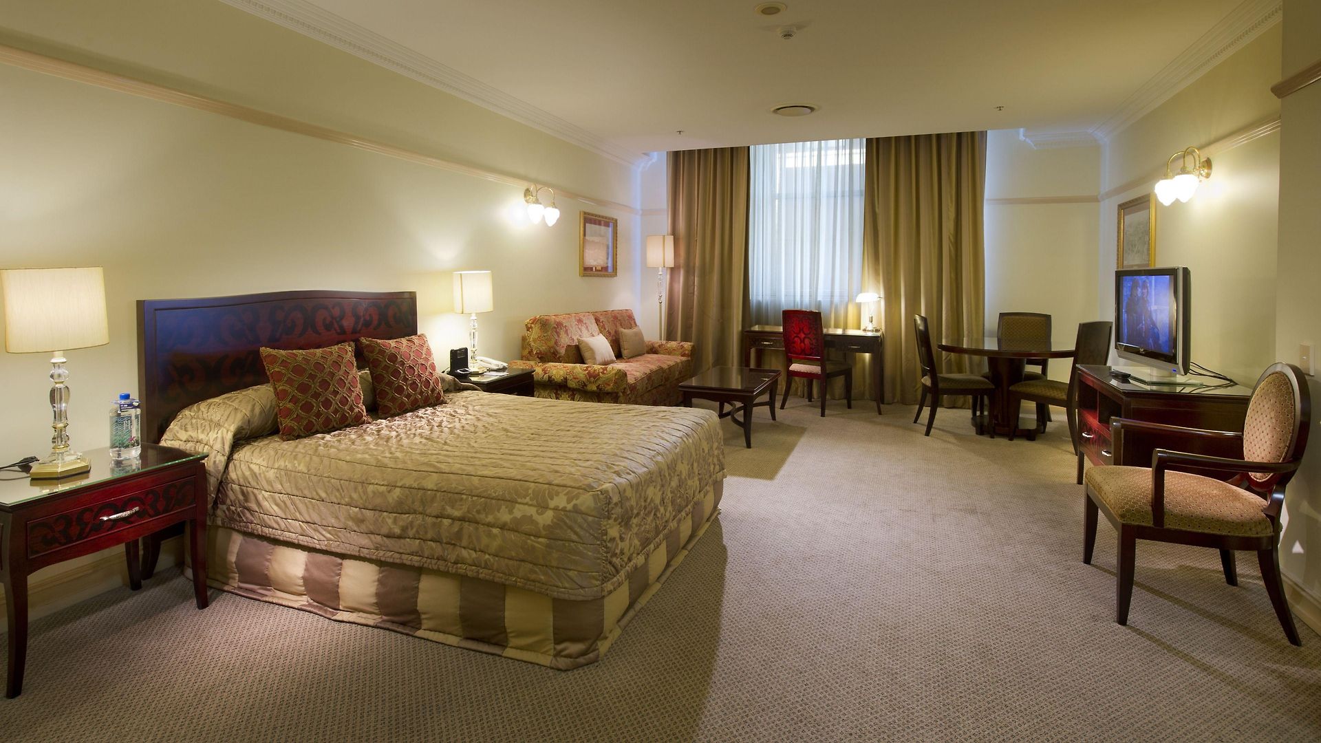 Royal Hotel 4*