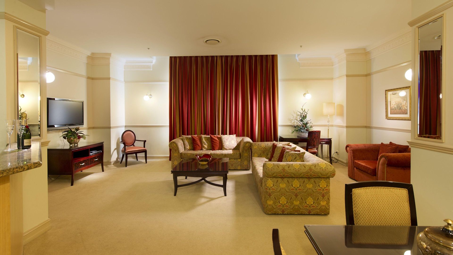 Royal Hotel 4*